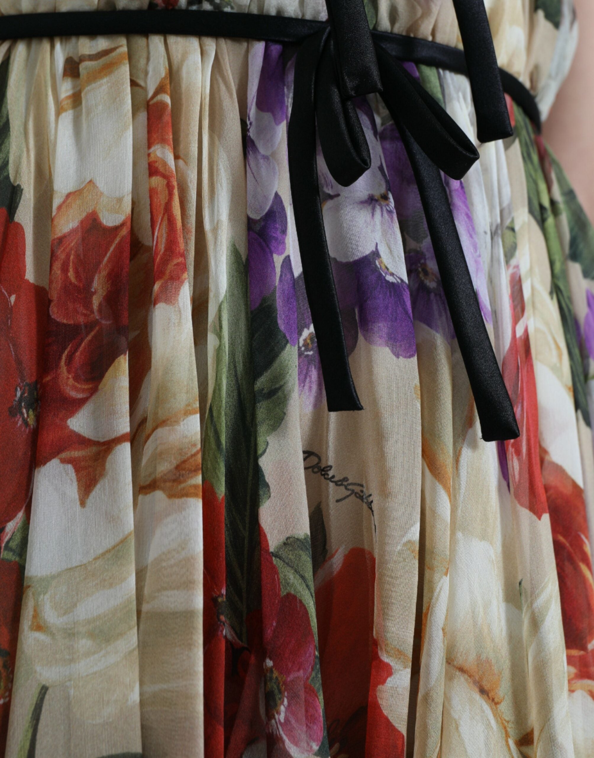 Beige A-lijn minijurk met bloemenprint en mouwloos patroon