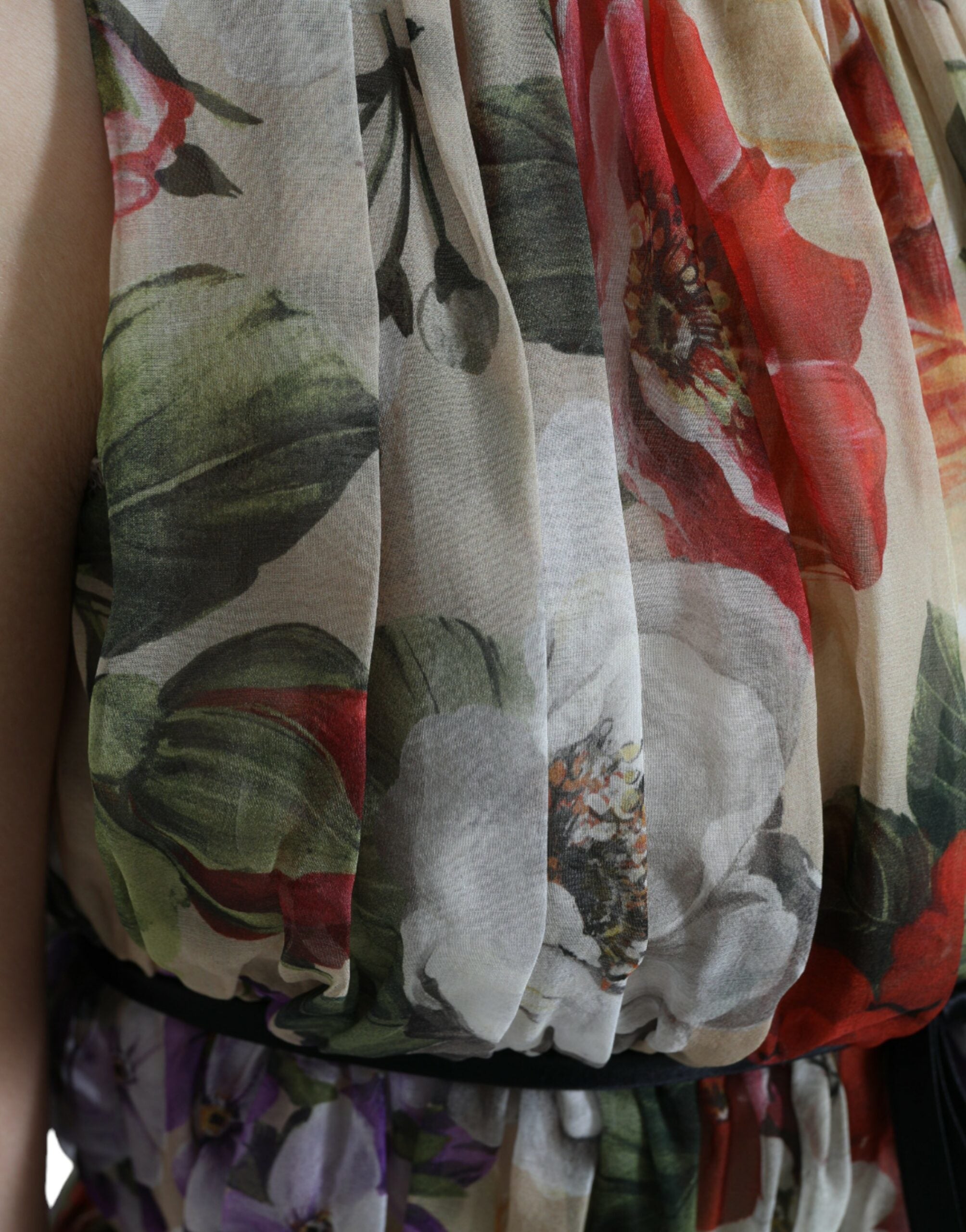 Beige A-lijn minijurk met bloemenprint en mouwloos patroon