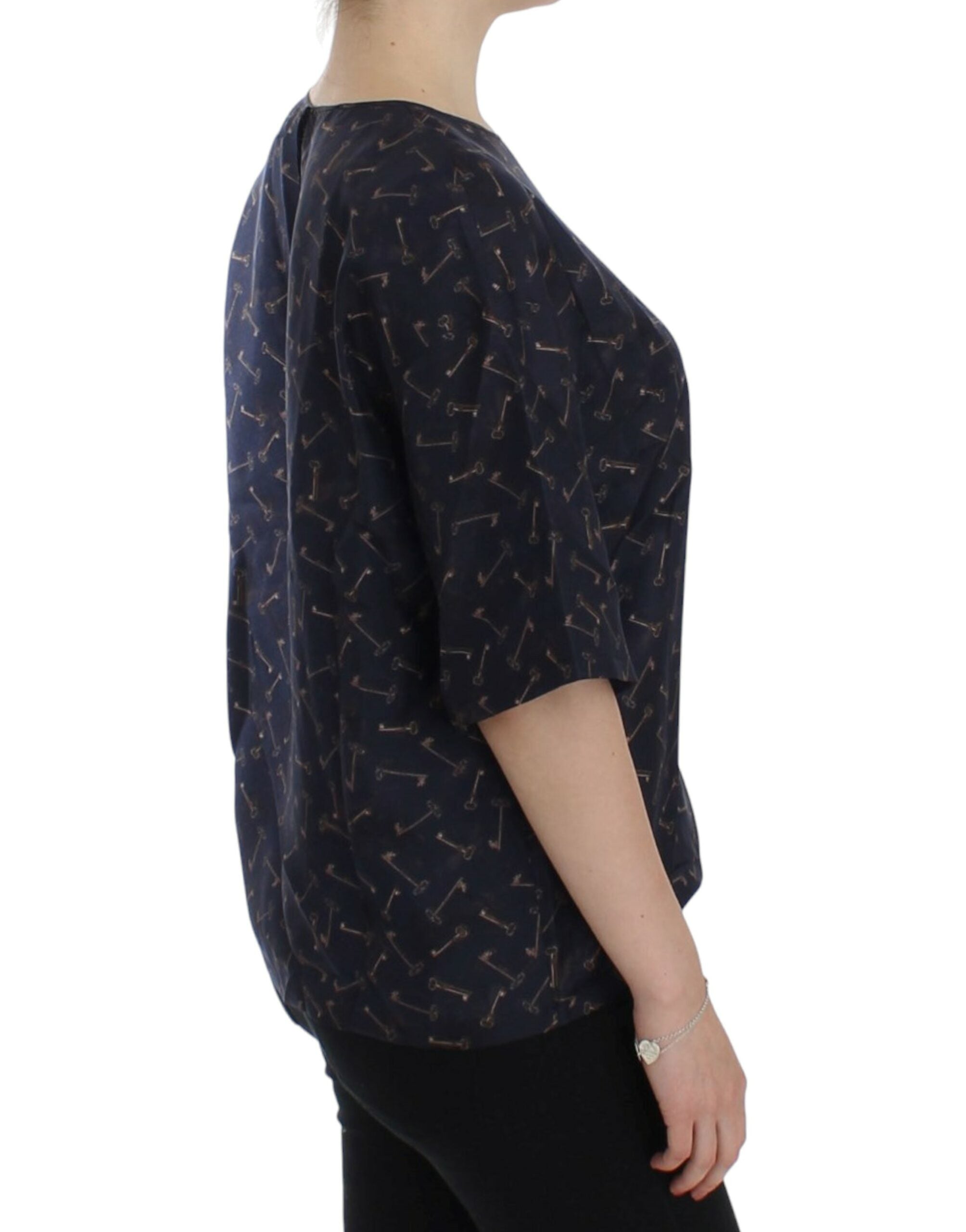 Blauwe zijden blouse met gouden sleutelprint