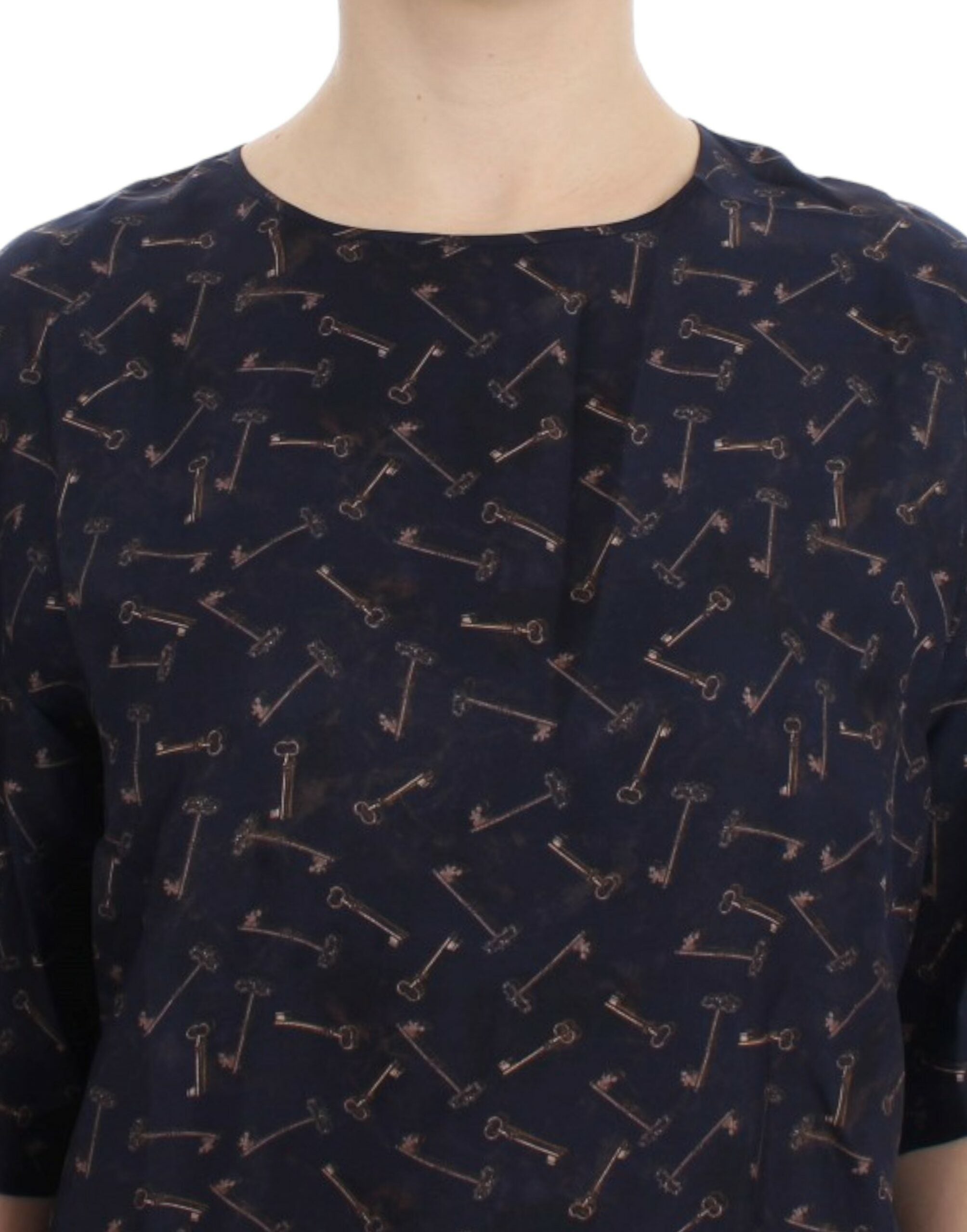 Blauwe zijden blouse met gouden sleutelprint