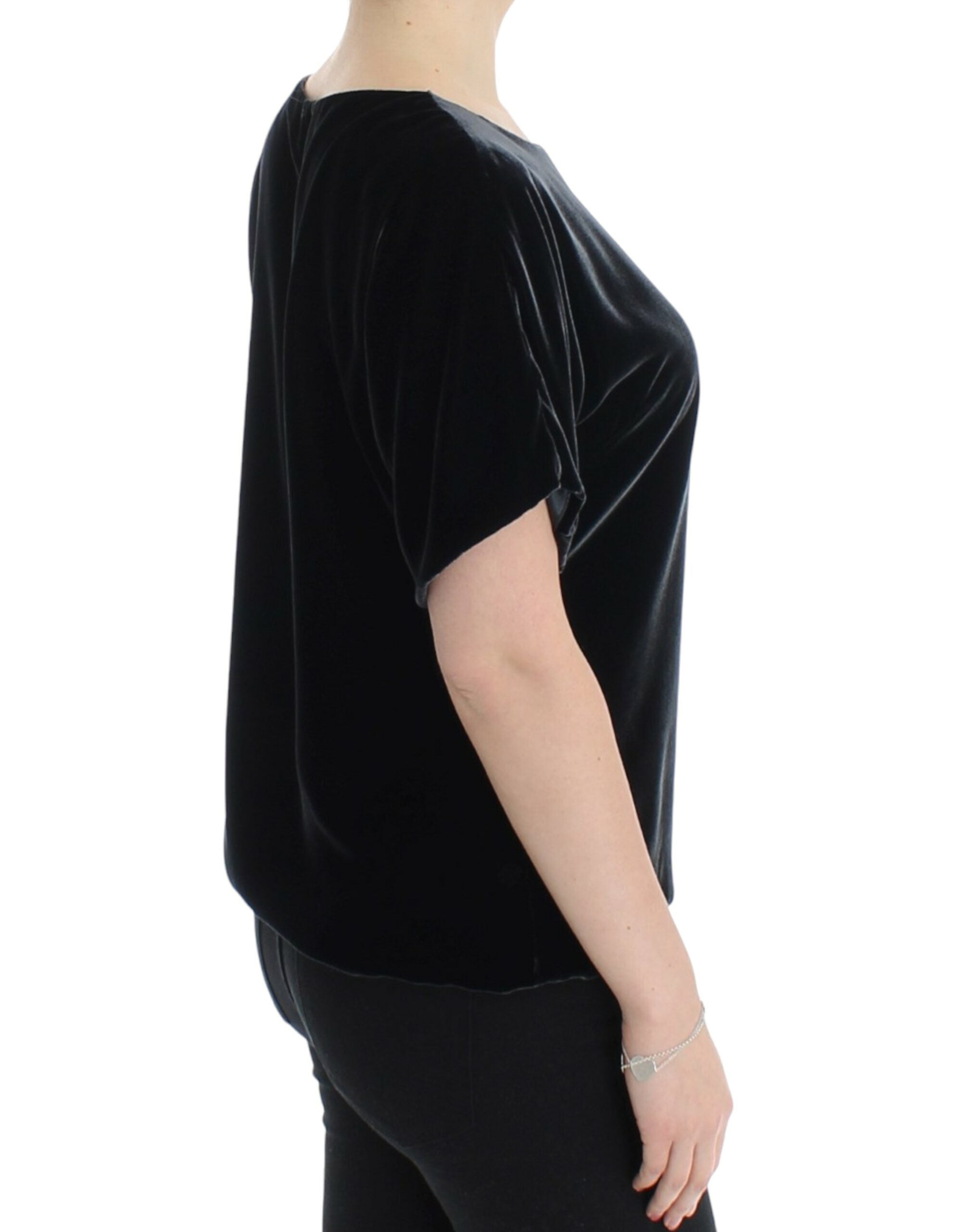 Zwarte fluwelen blouse met korte mouwen