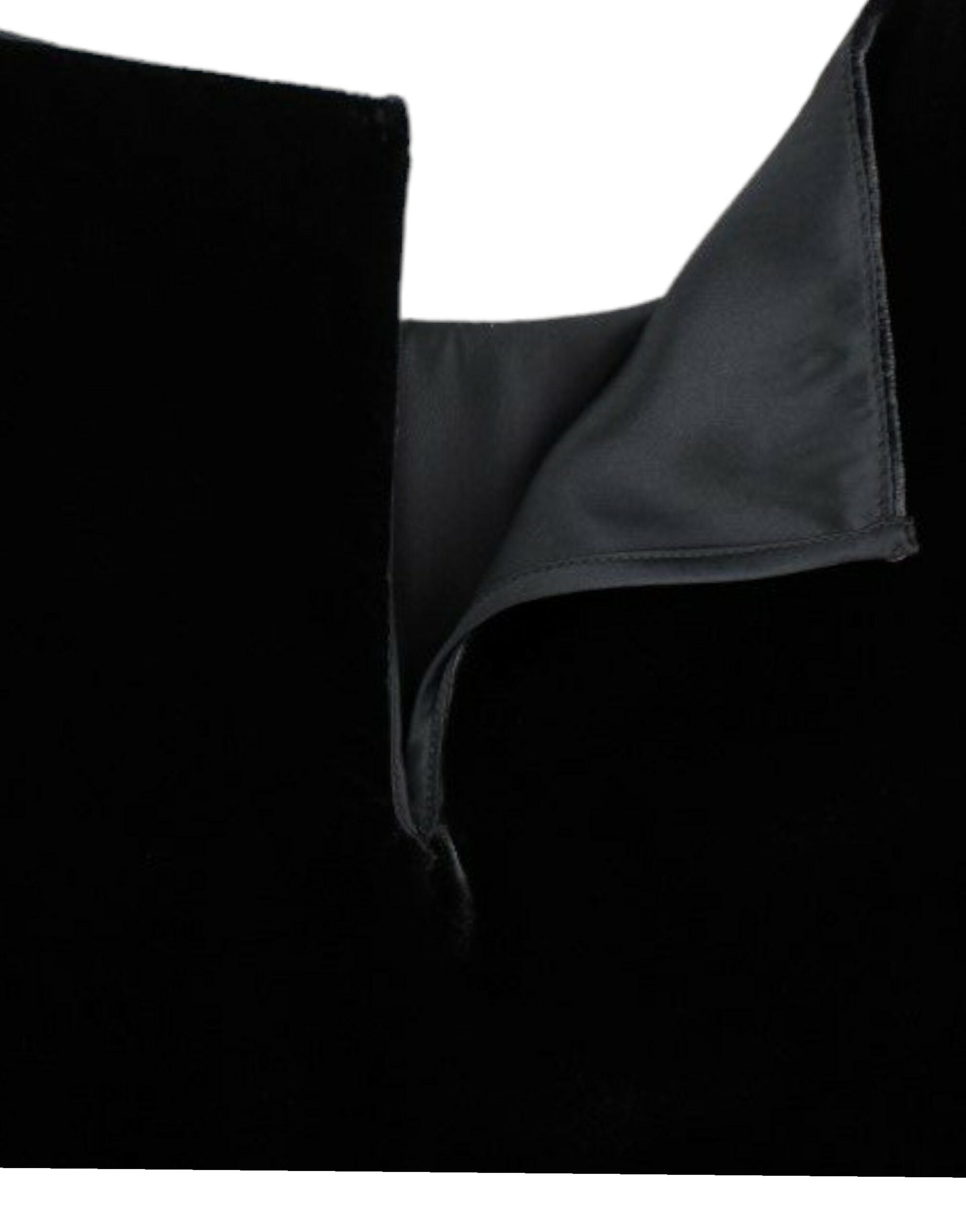 Zwarte fluwelen blouse met korte mouwen