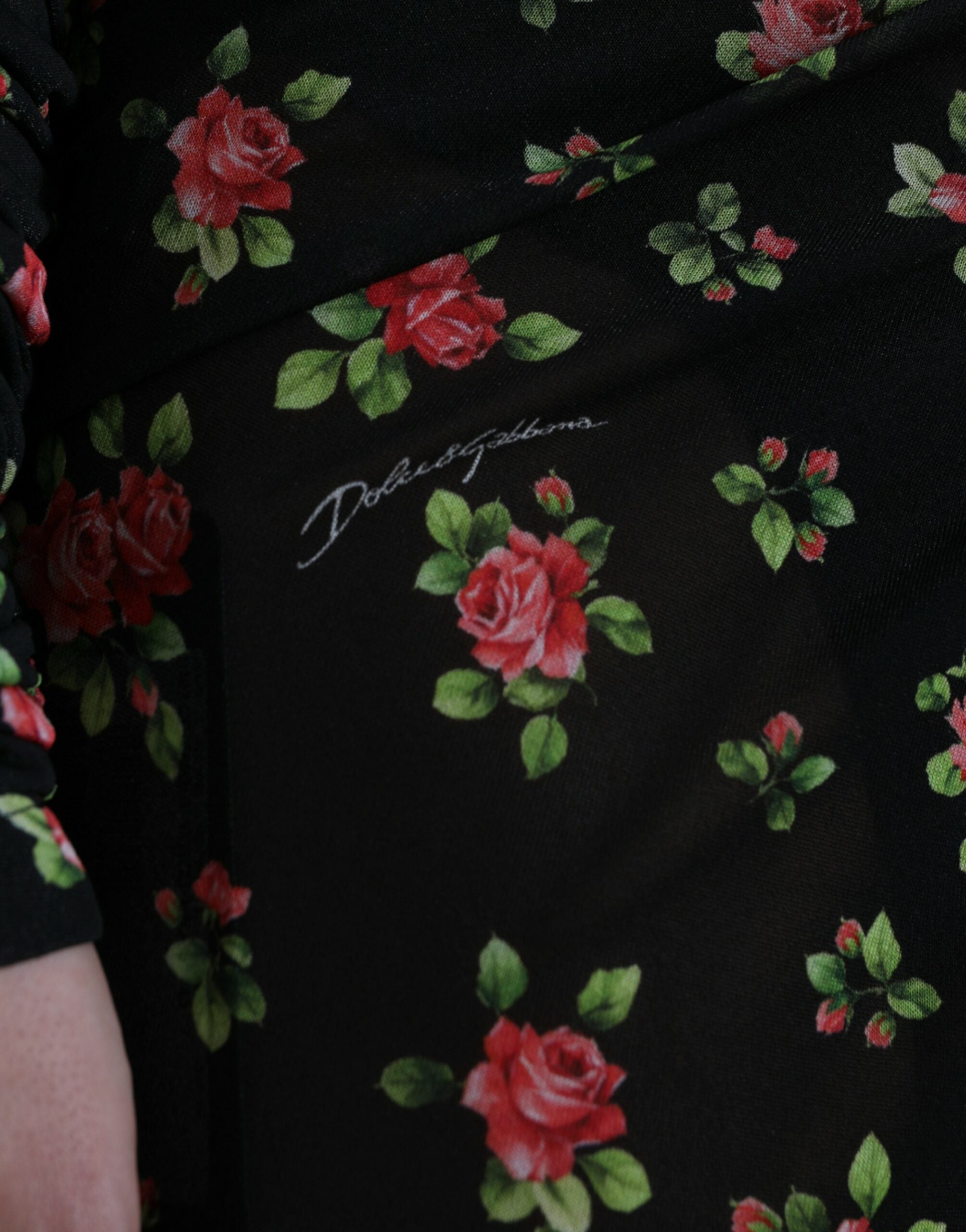 Zwarte maxi-jurk met bloemenprint en uitgesneden mouwen