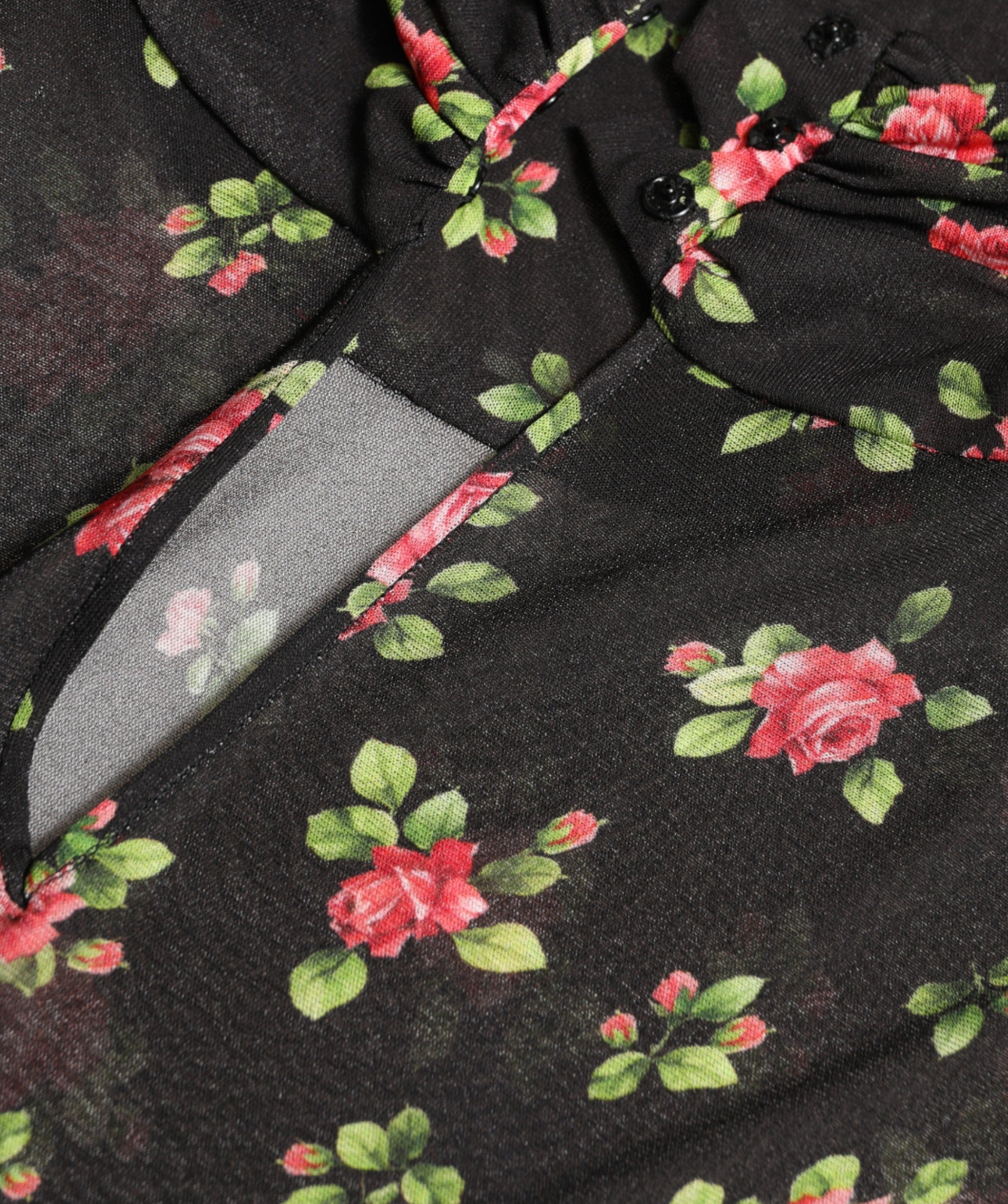 Zwarte maxi-jurk met bloemenprint en uitgesneden mouwen