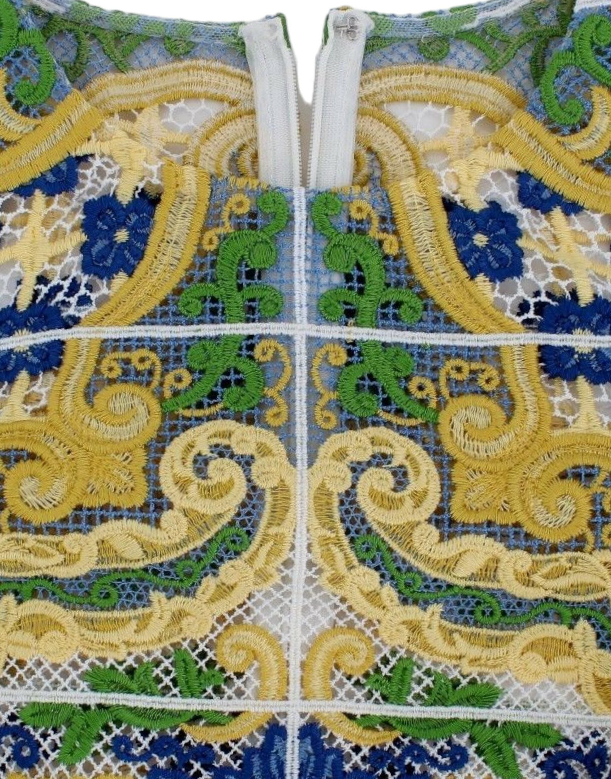 Veelkleurige majolica geborduurde trui