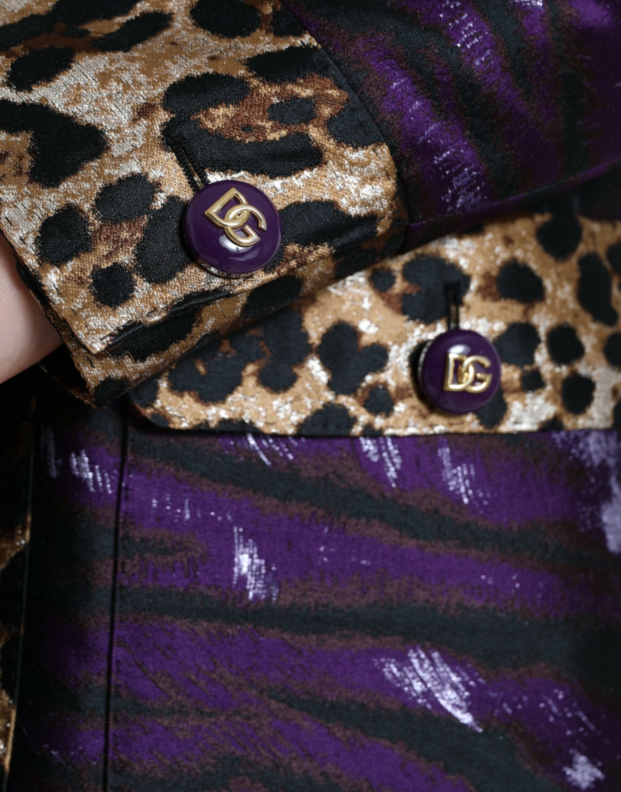Paars lamé jacquard jas met tijgerprint