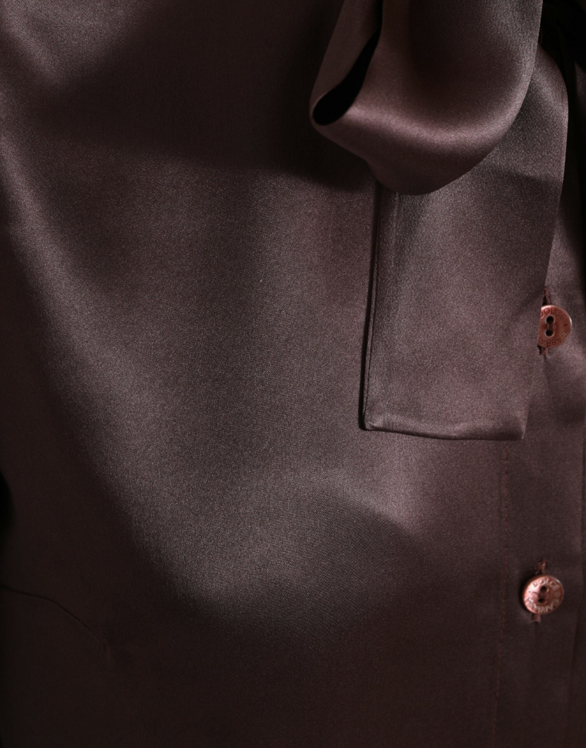 Bruine zijden Ascot kraag blouse met lange mouwen