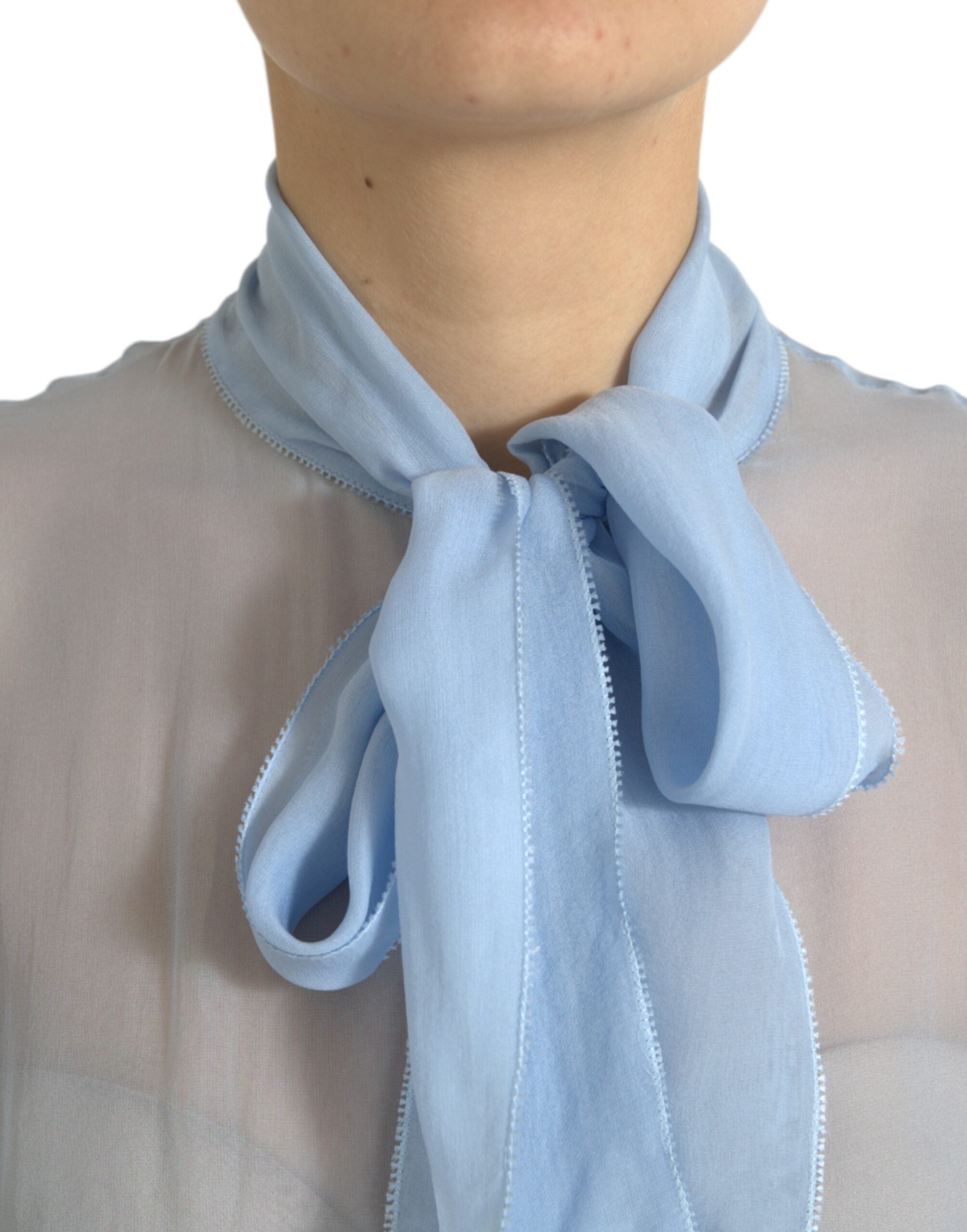Blauwe blouse met lange mouwen en Ascot-kraag