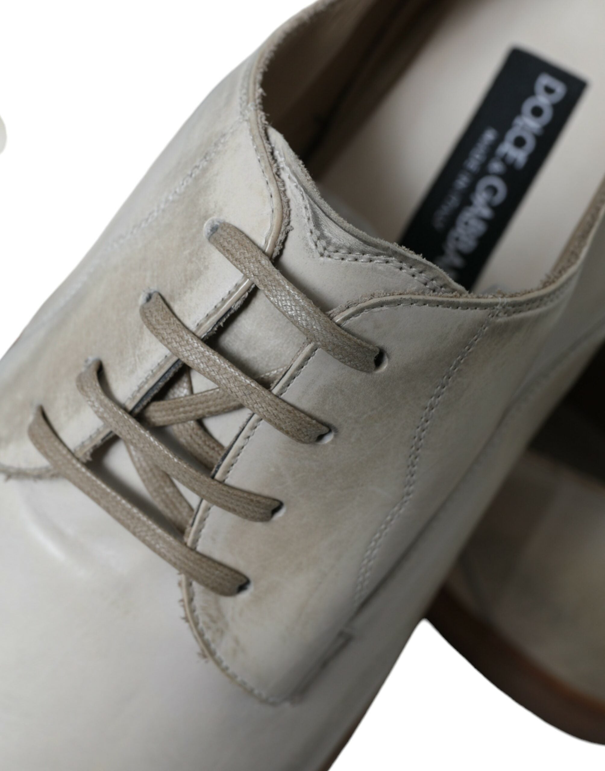Witte, verweerde leren derby-schoenen