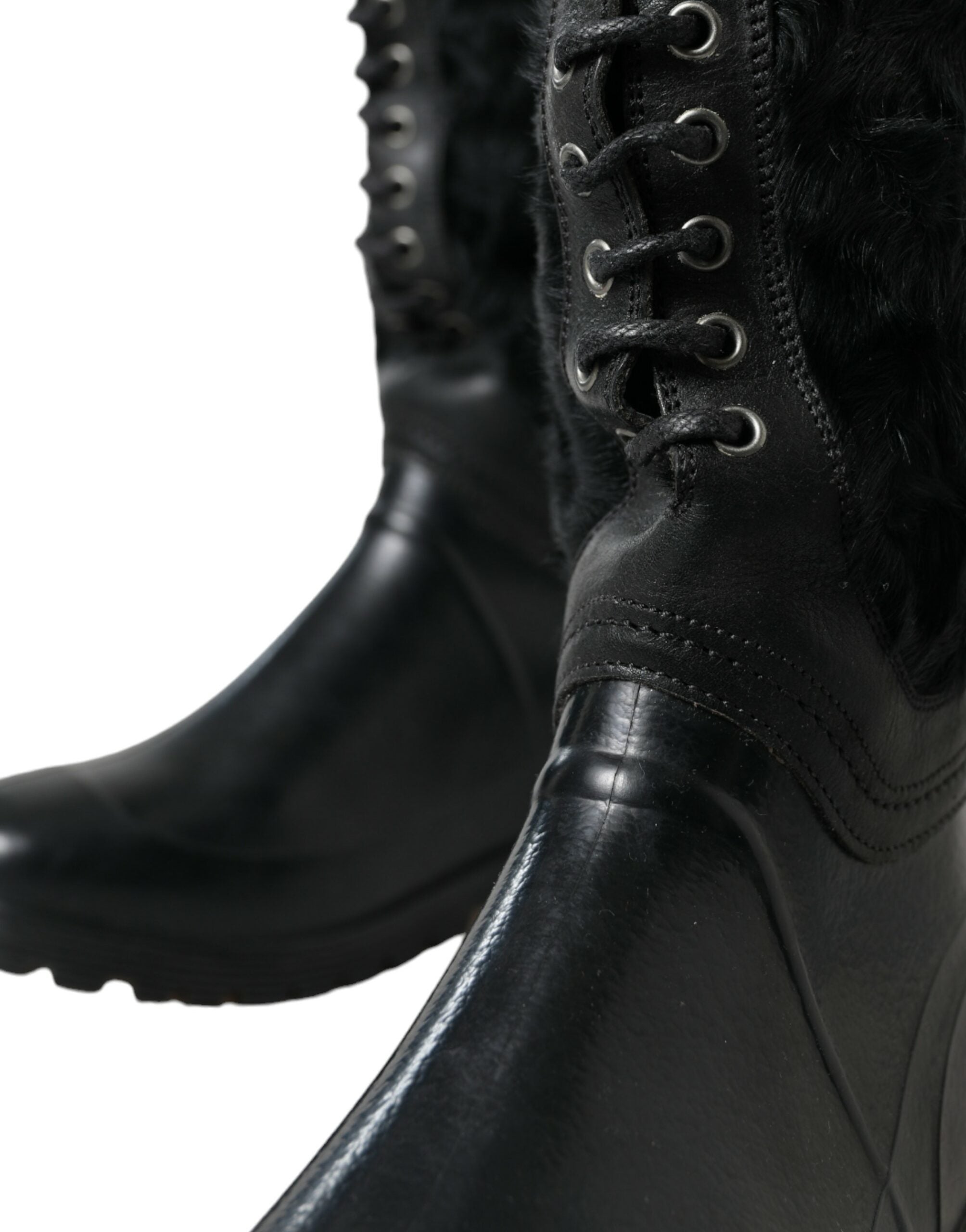 Zwarte rubberen veterschoenen met schapenvacht