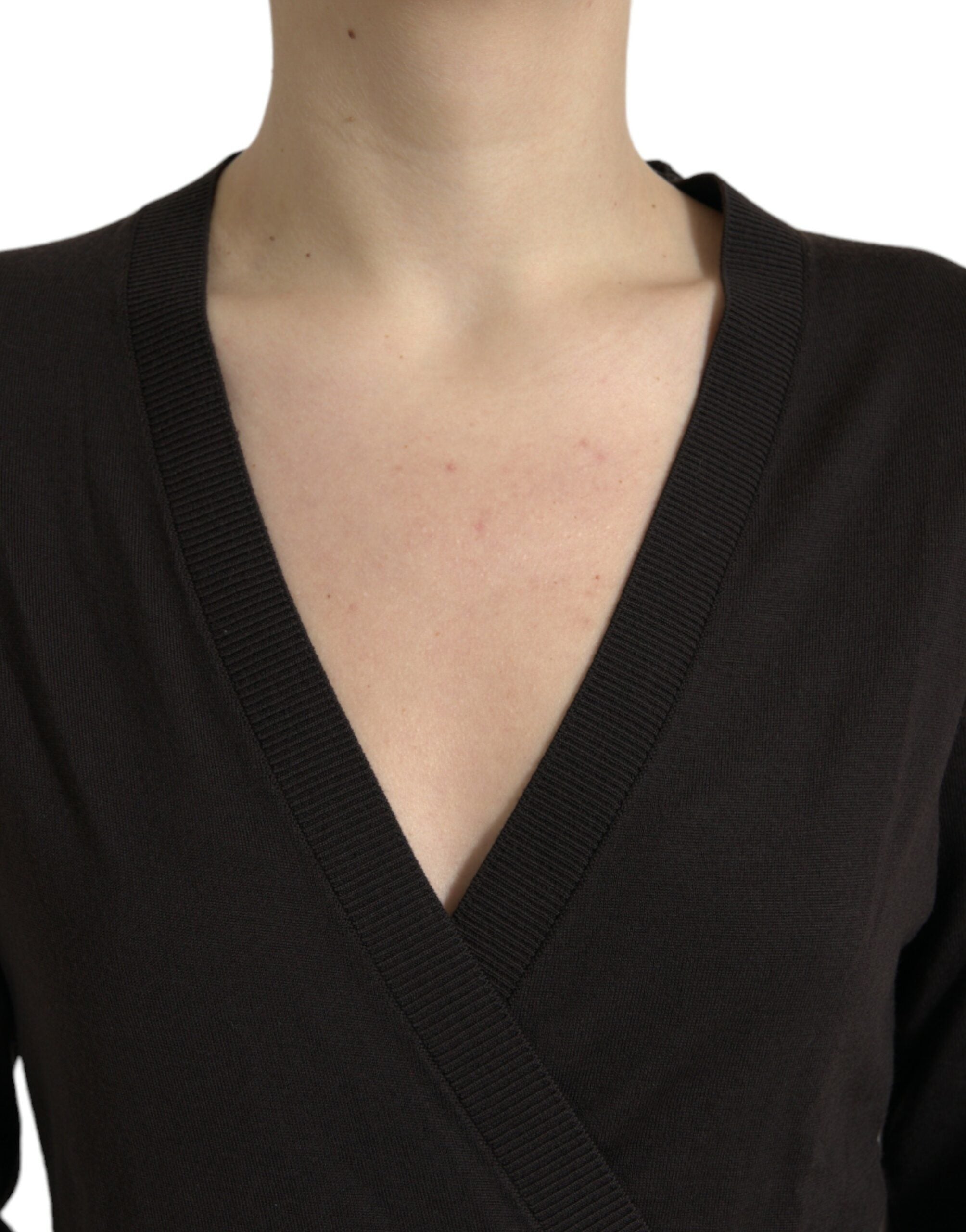 Zwarte wollen V-hals gekruiste cardigan trui