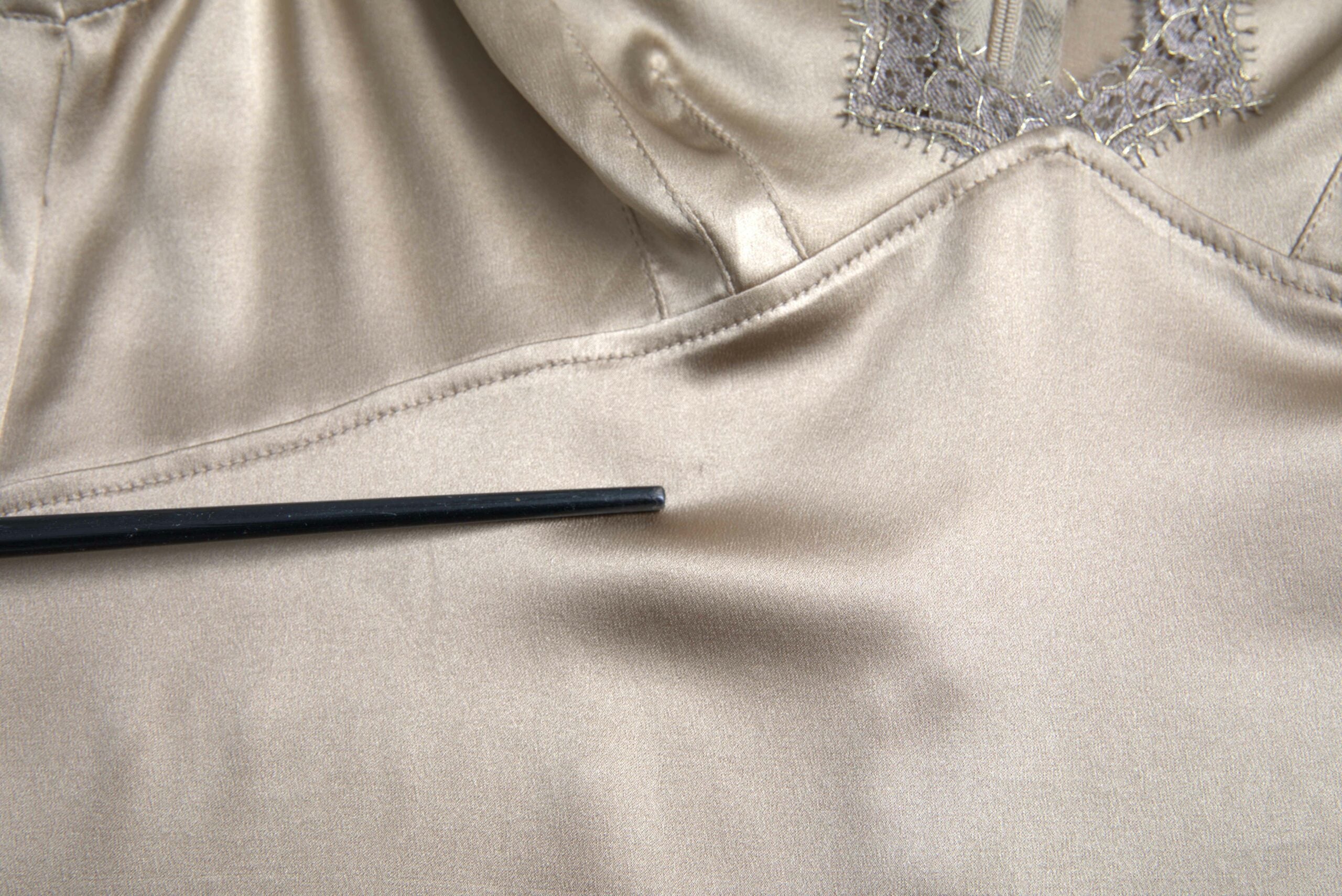 Bruine tanktop met V-hals en kantversiering