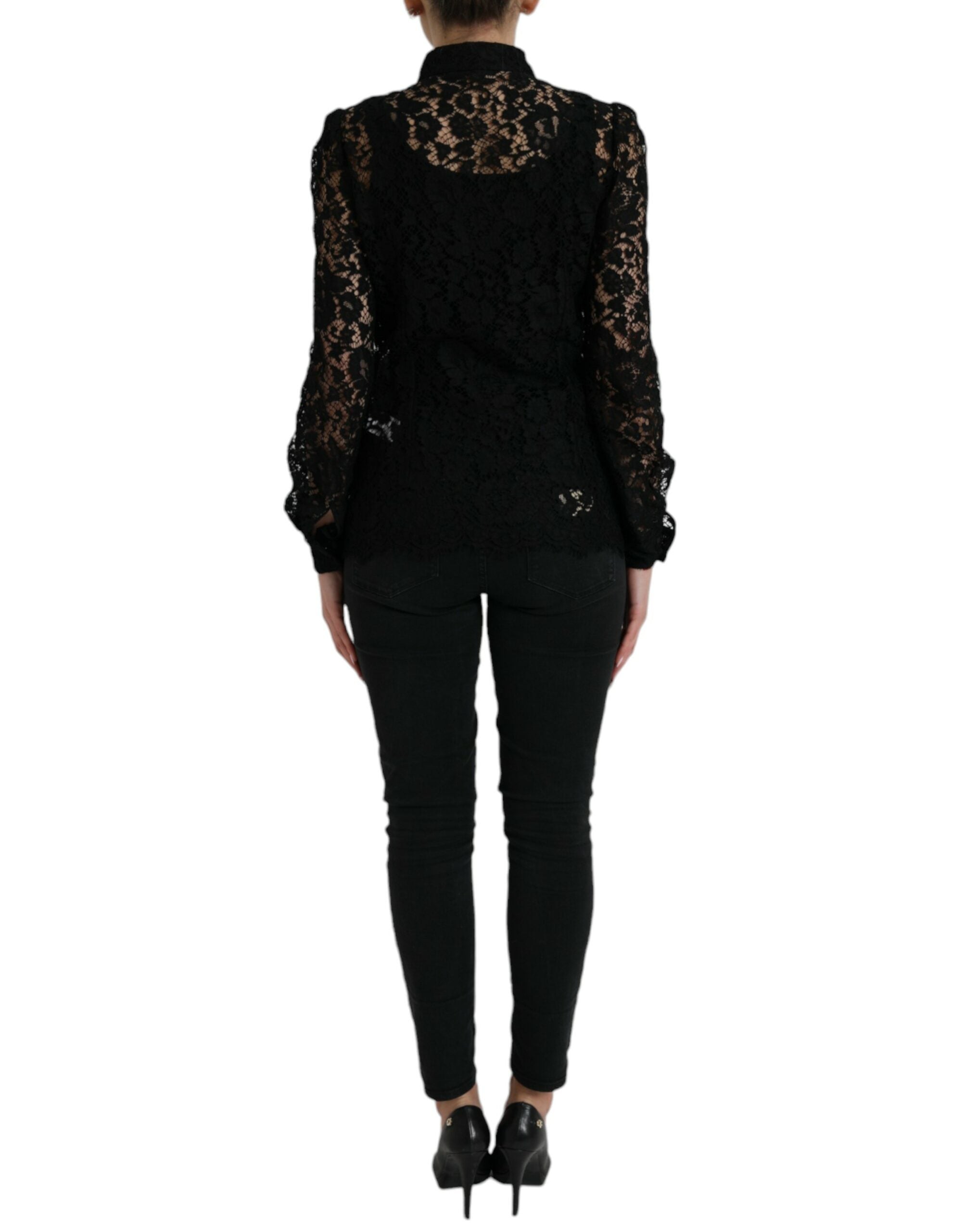 Zwarte blouse met lange mouwen en bloemenkant