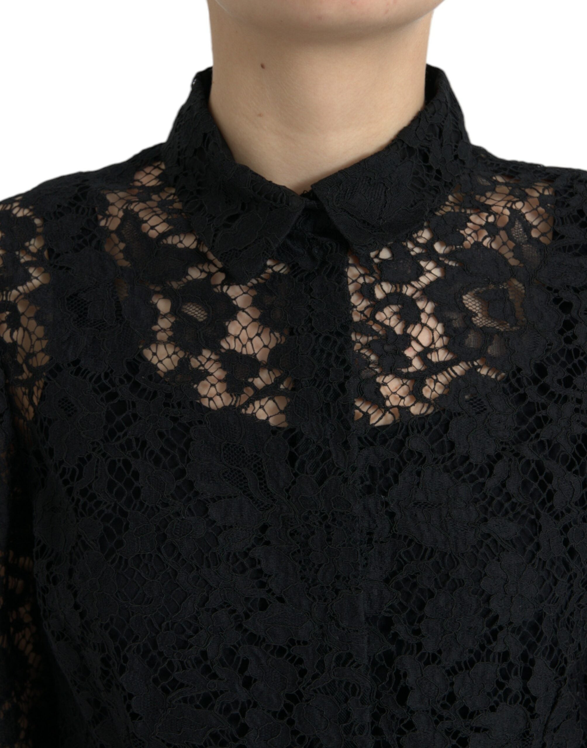 Zwarte blouse met lange mouwen en bloemenkant