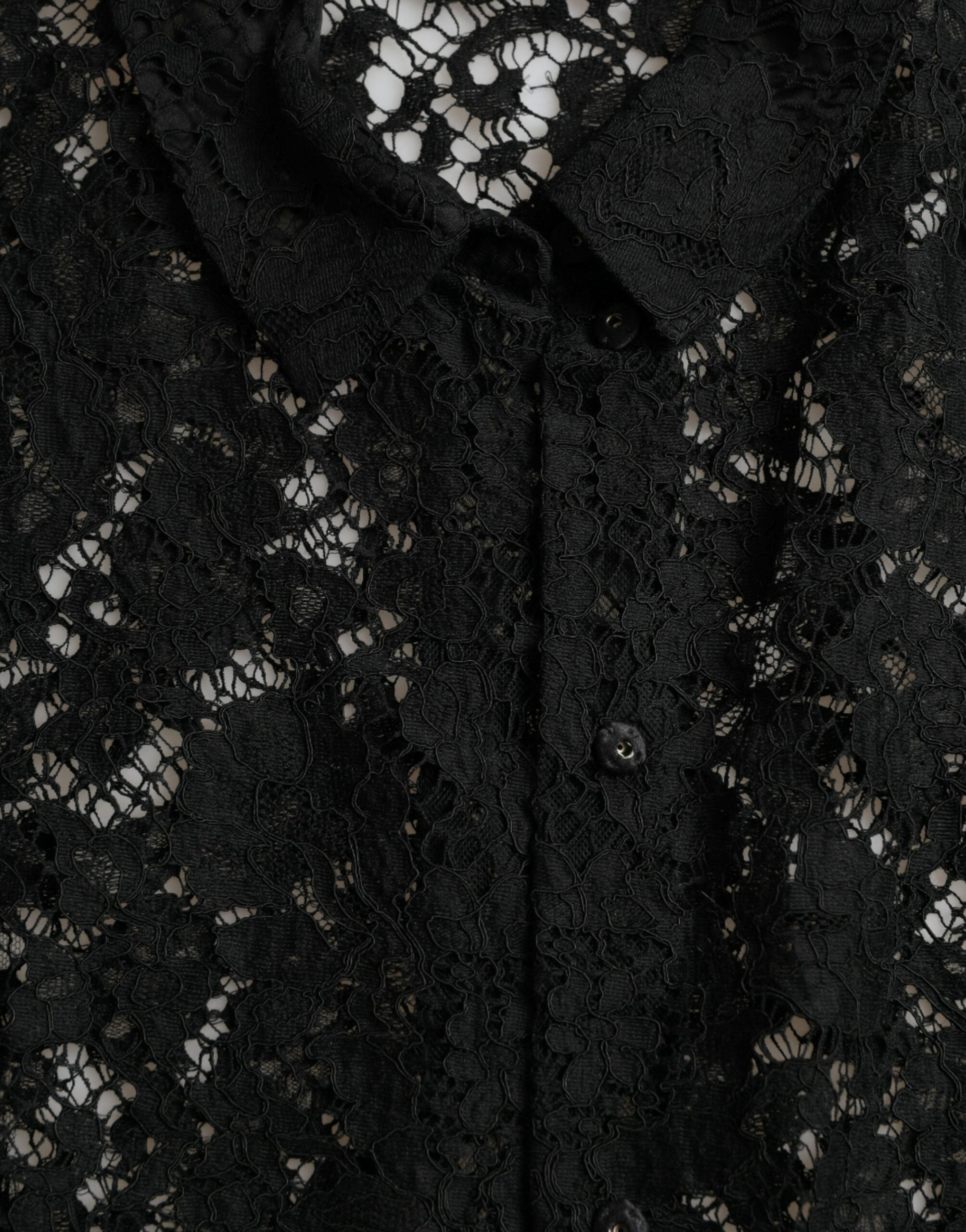 Zwarte blouse met lange mouwen en bloemenkant