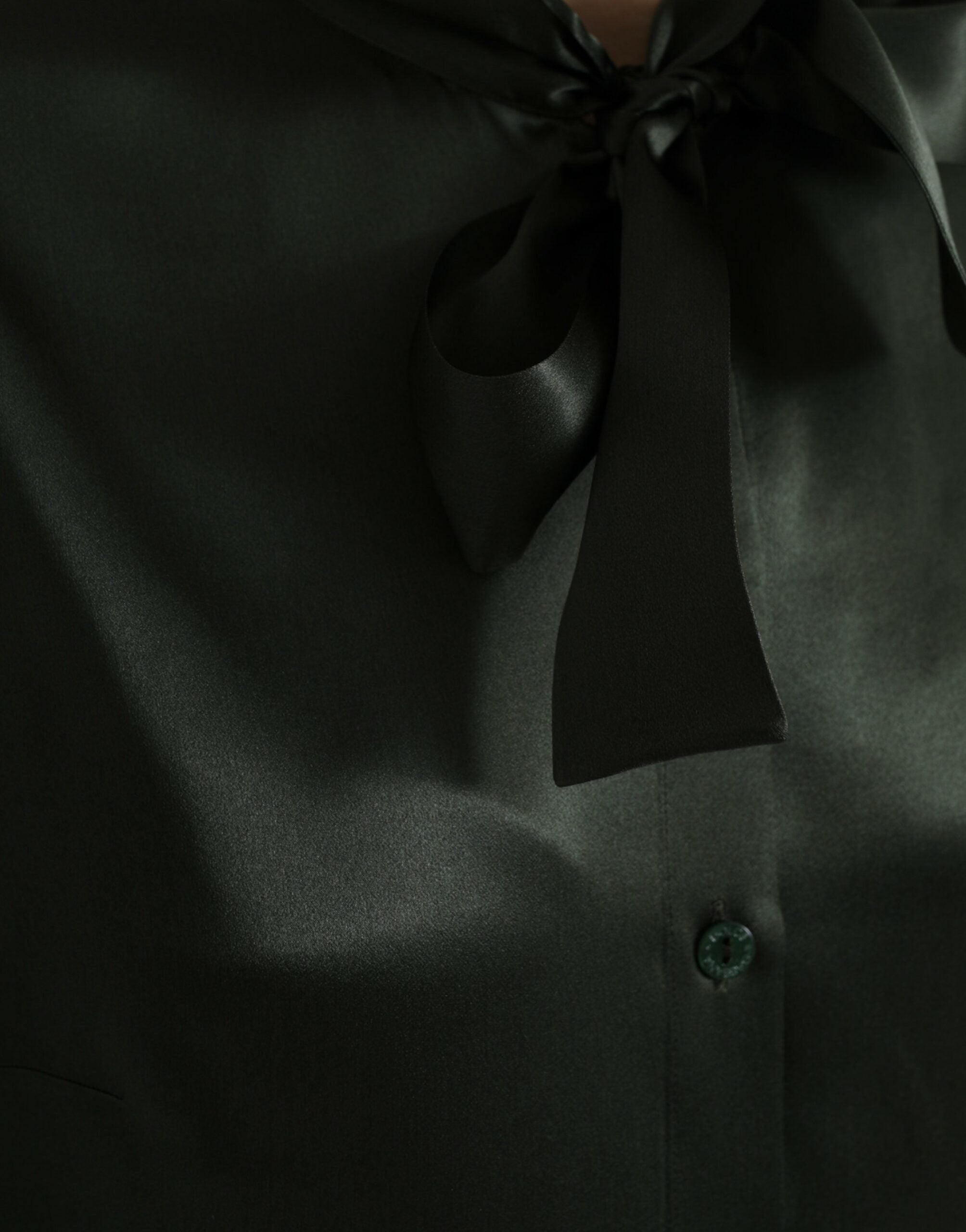 Grijze blouse met lange mouwen en Ascot-kraag