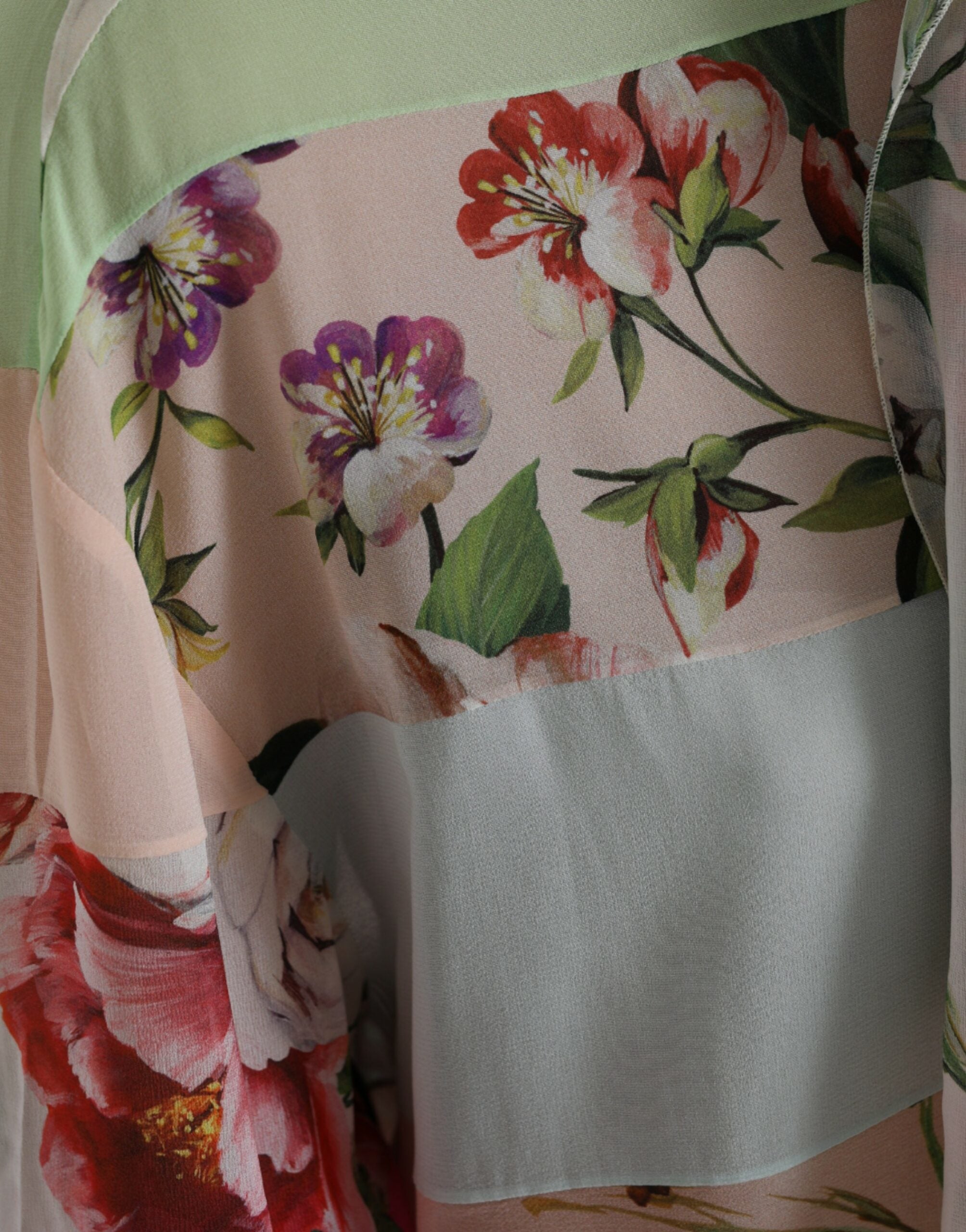 Veelkleurige bloemenpatchwork Ascot kraag top