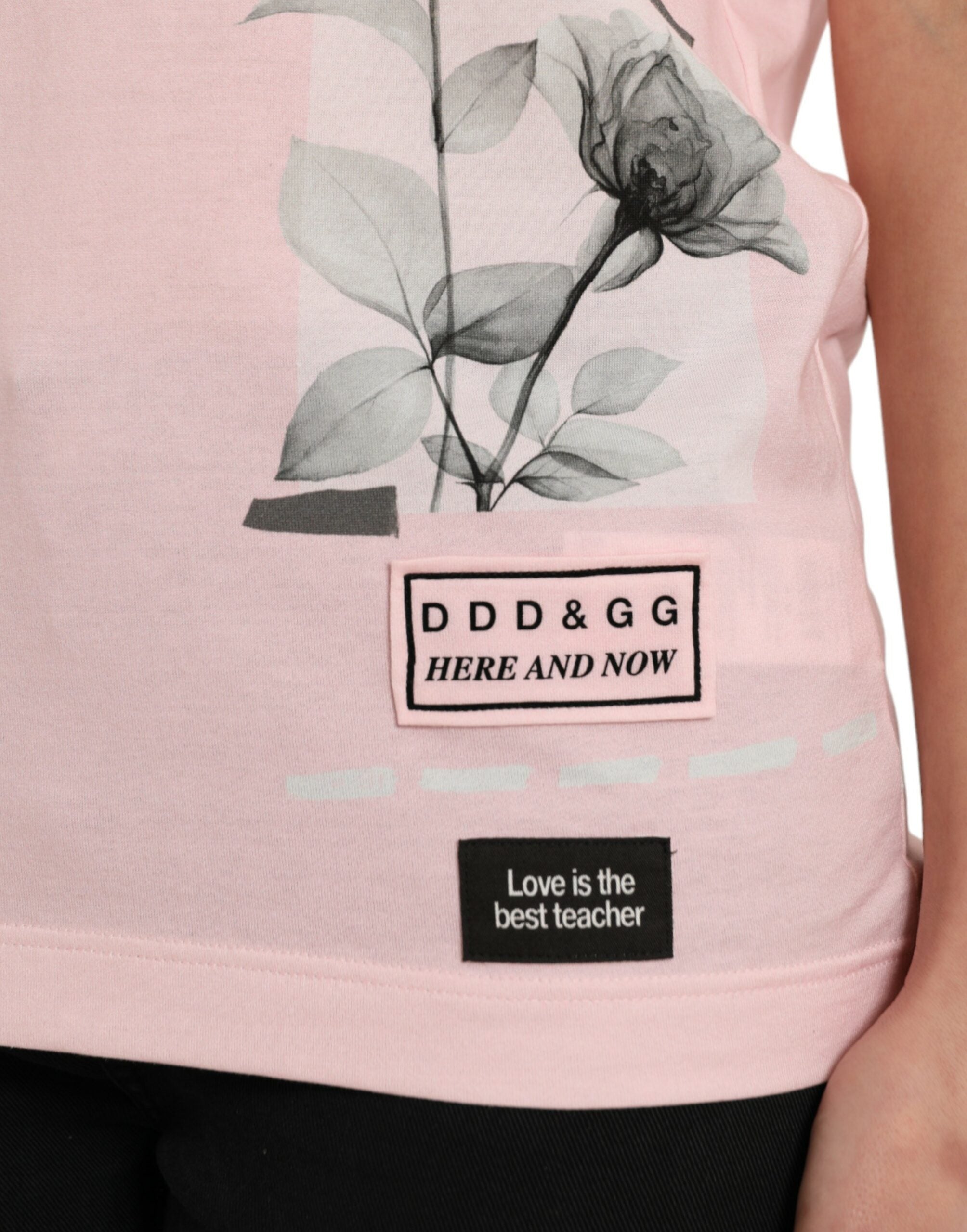 Roze katoenen T-shirt met korte mouwen en bloemenprint