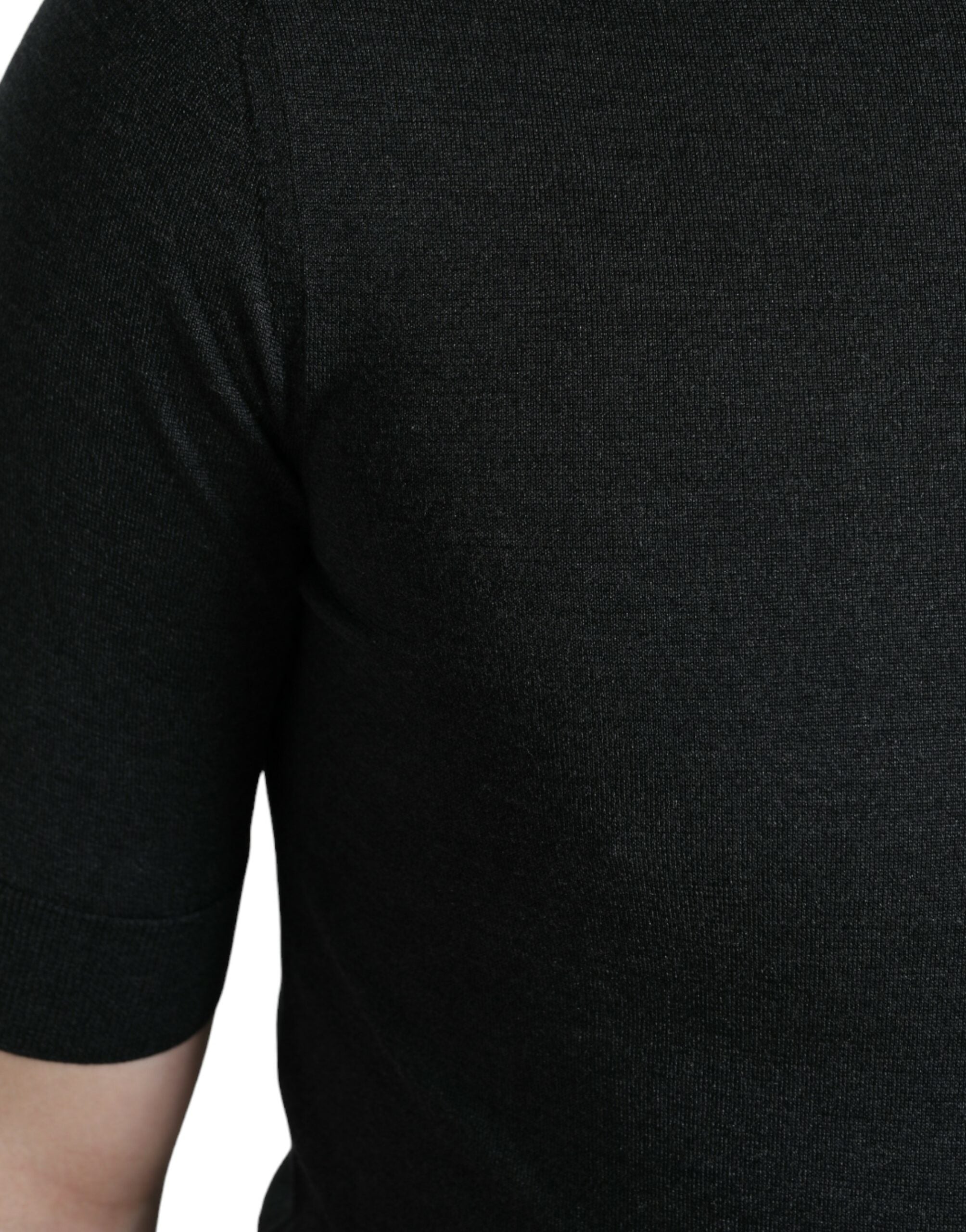 Donkergrijs T-shirt met ronde hals en korte mouwen