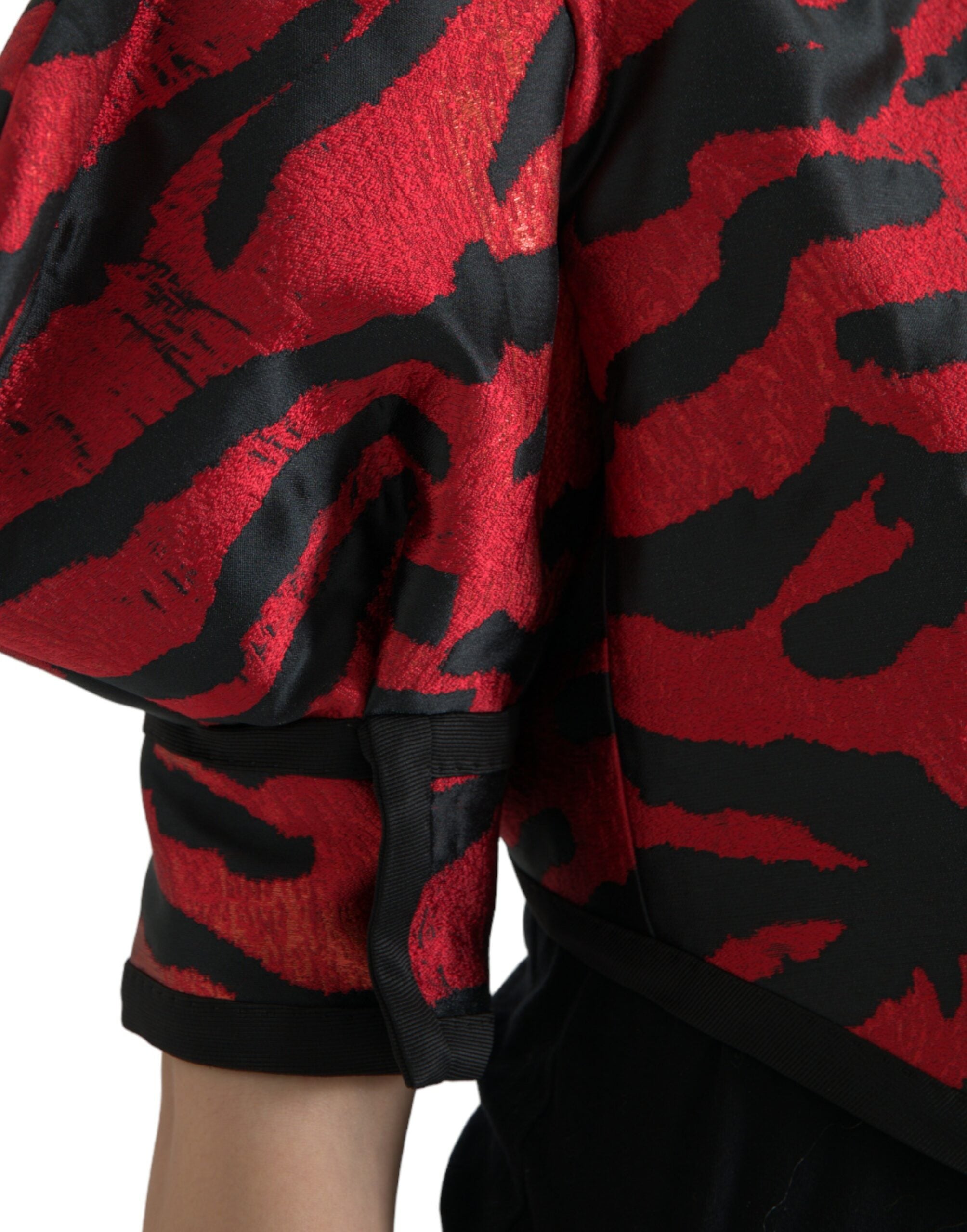 Zwart-rood gebloemd cropped jasje