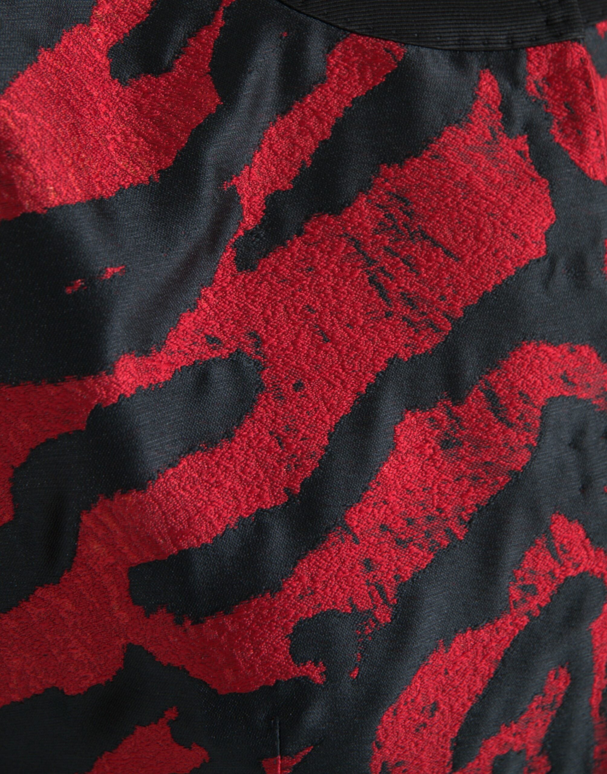 Zwart-rood gebloemd cropped jasje