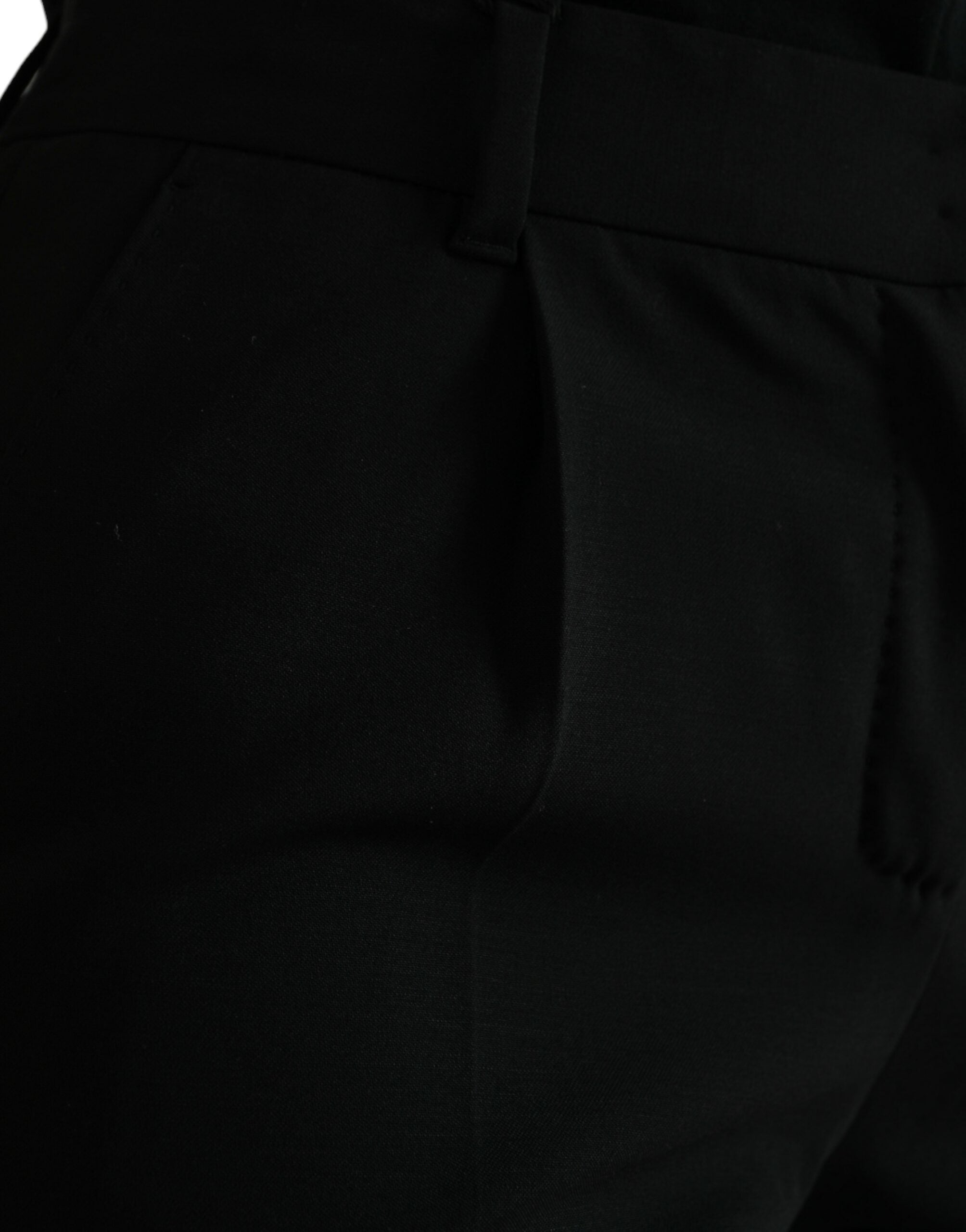 Zwarte wollen broek met taps toelopende taille