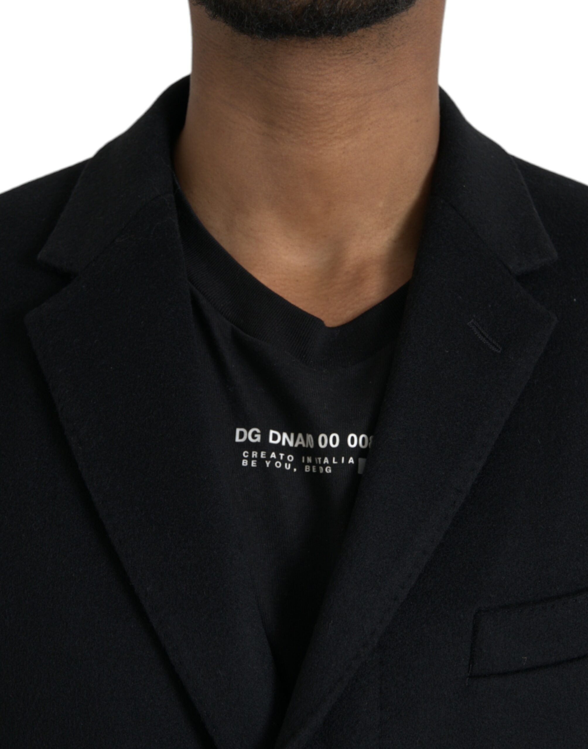 Zwarte trenchcoat met enkele rij knopen