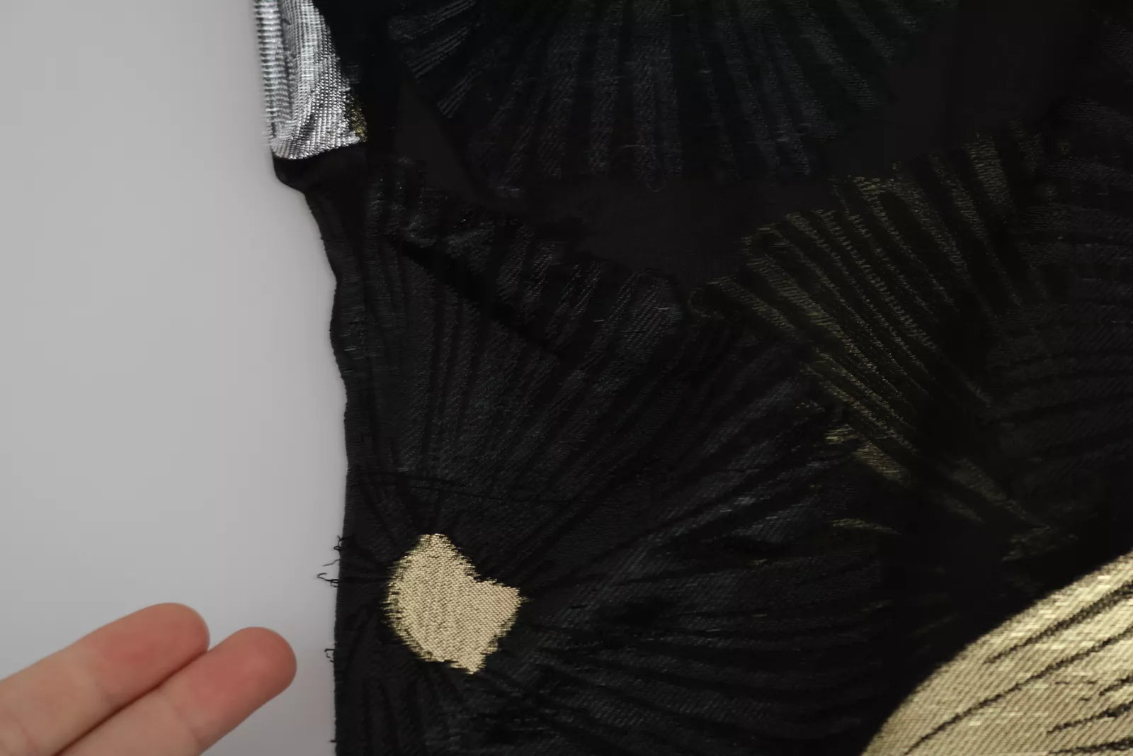 Goudkleurige, doorschijnende zijden jacquard blouse