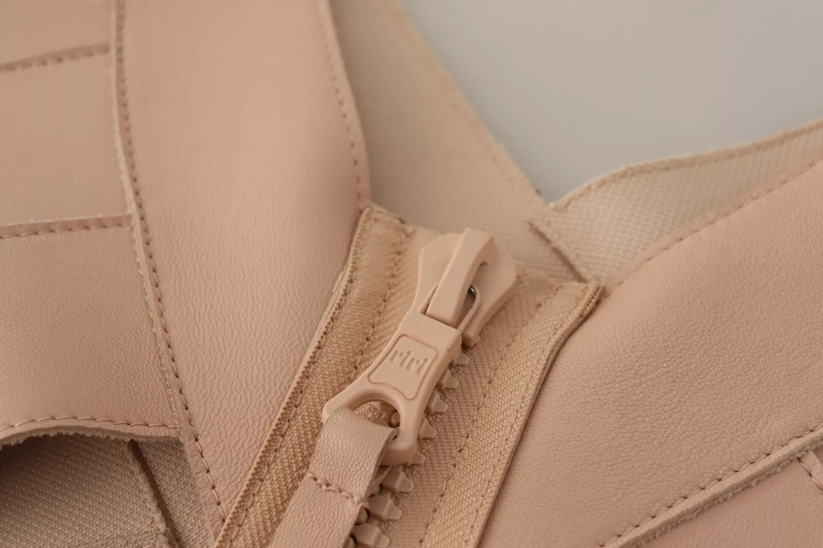 Beige leren open schouder mantel mini-jurk