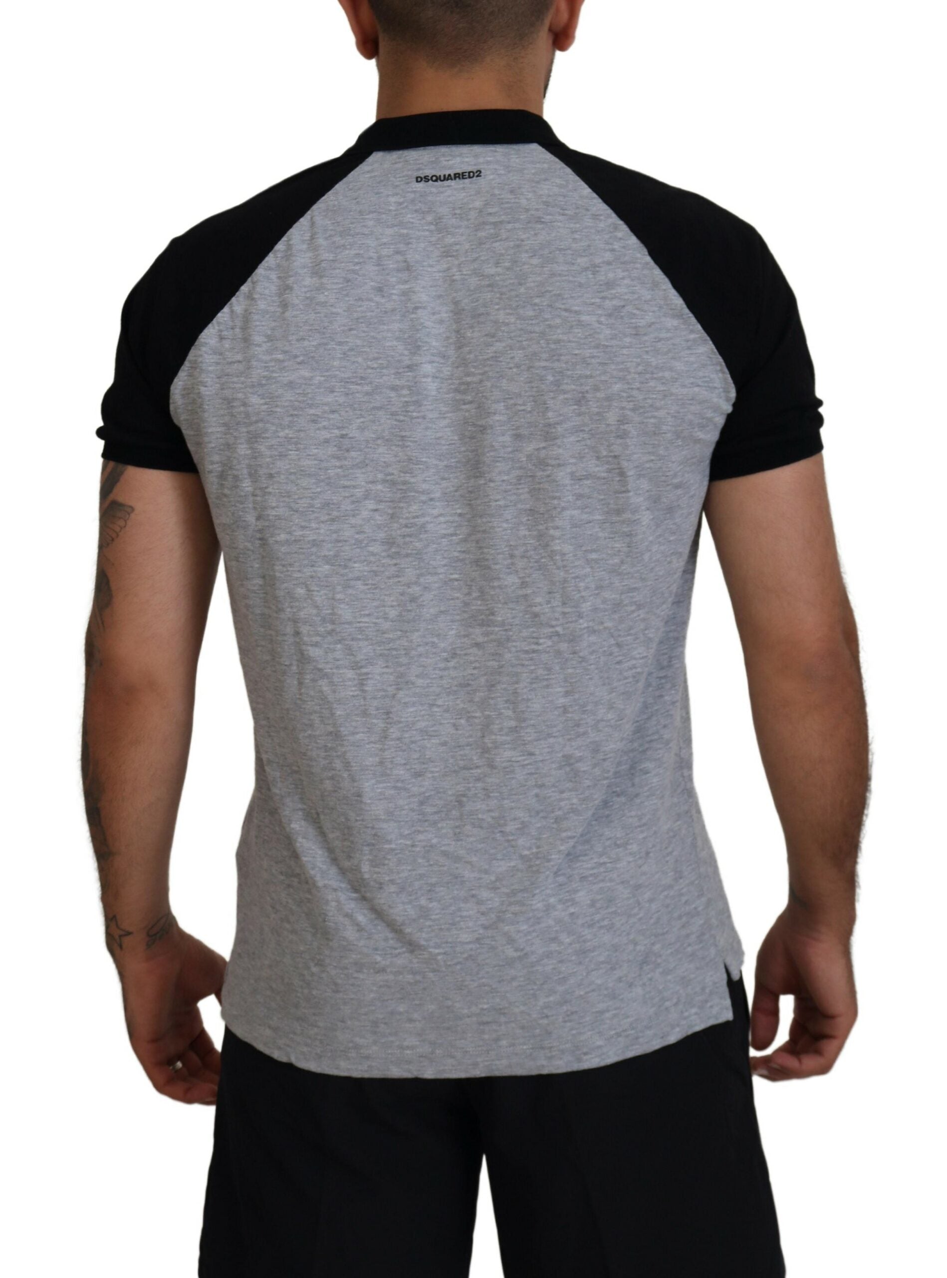 Grijszwart katoenen T-shirt met korte mouwen en kraag