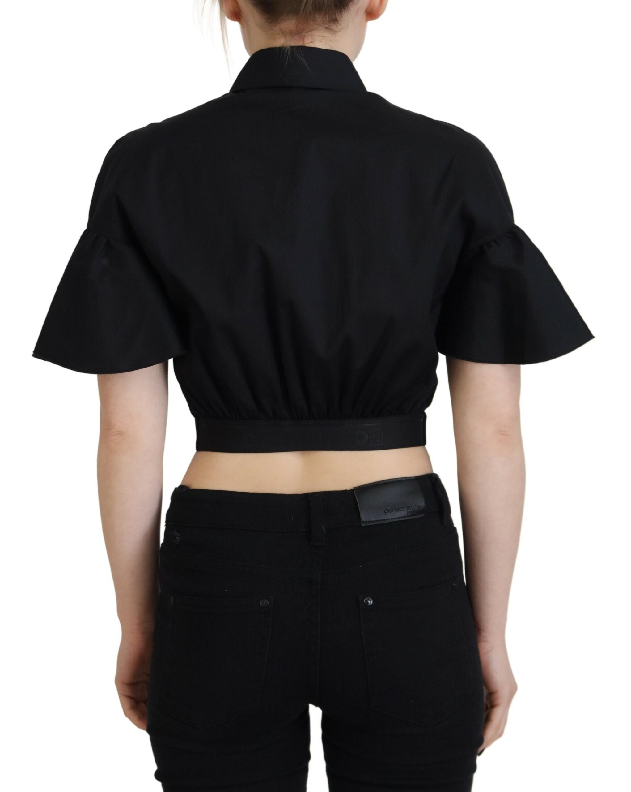 Zwarte crop top met kraag, korte mouwen en knoopjes