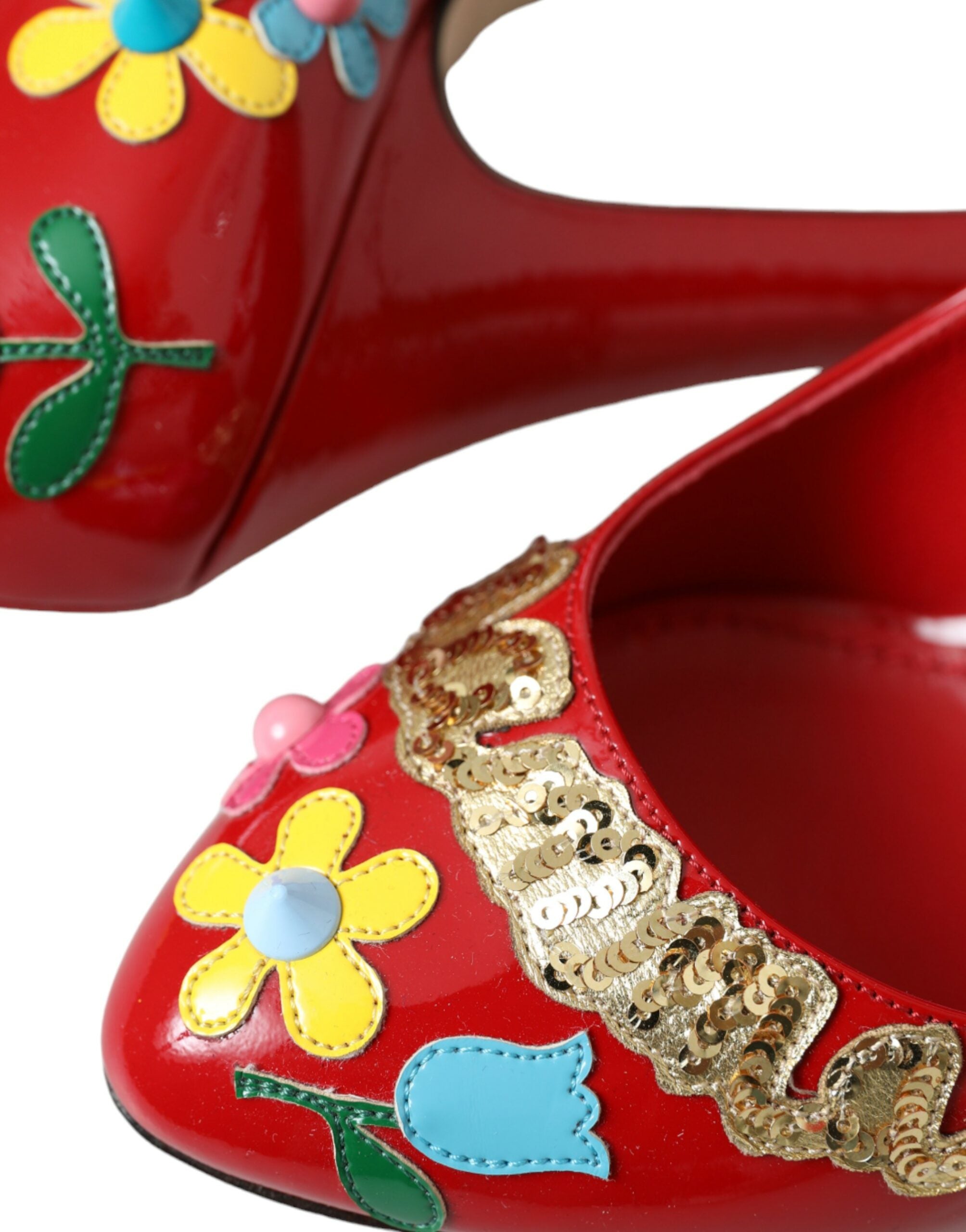 Rode leren Mary Jane pumps met hak en versieringen