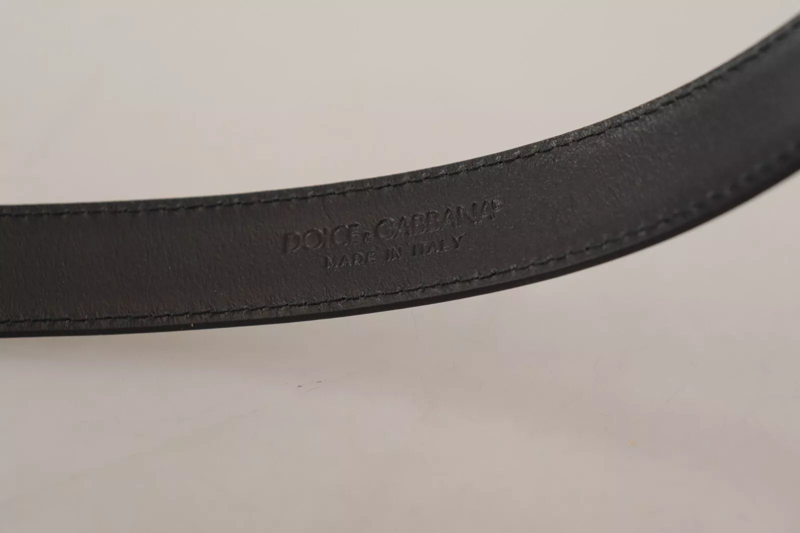 Zwarte klassieke kalfsleren vintage metalen gespriem