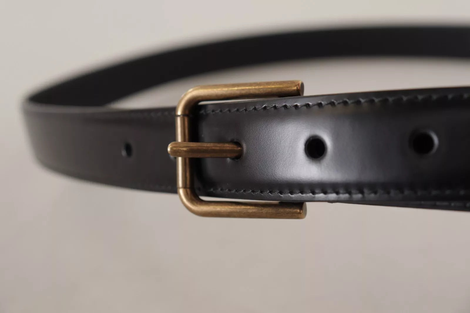 Zwarte klassieke kalfsleren vintage metalen gespriem