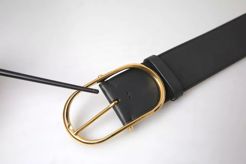 Zwarte leren riem met ovale metalen gesp en gouden details