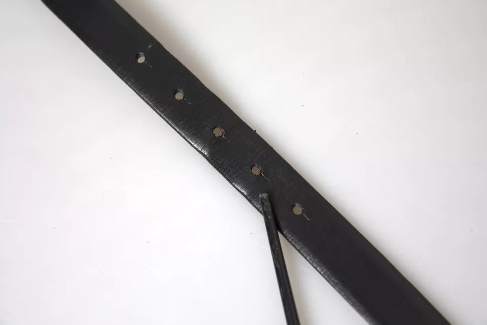 Zwarte leren herenriem met zilveren metalen gesp