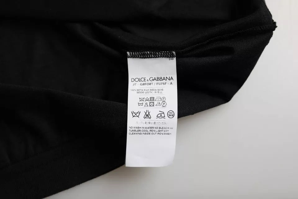 Zwarte zijden T-shirt met ronde hals en korte mouwen