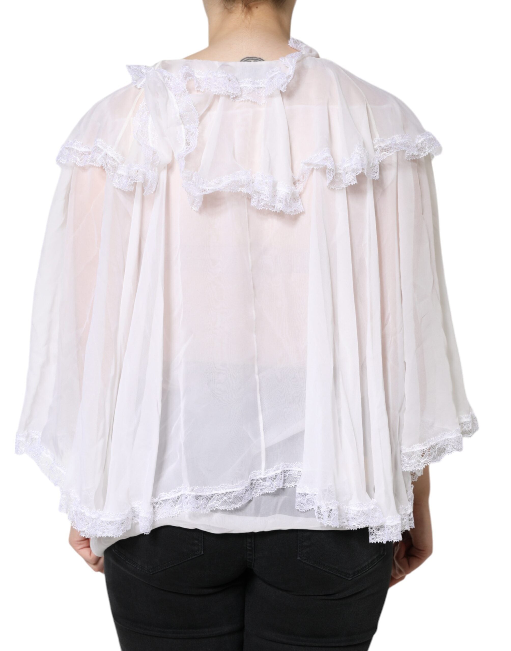 Witte blouse met lange mouwen en kant met ruches