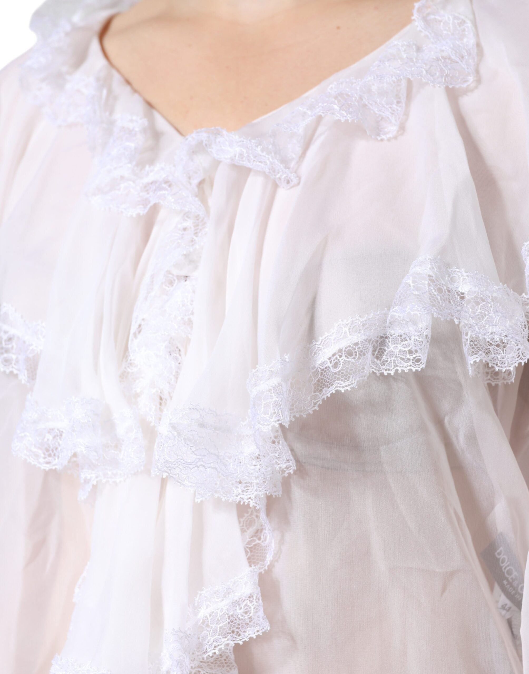 Witte blouse met lange mouwen en kant met ruches