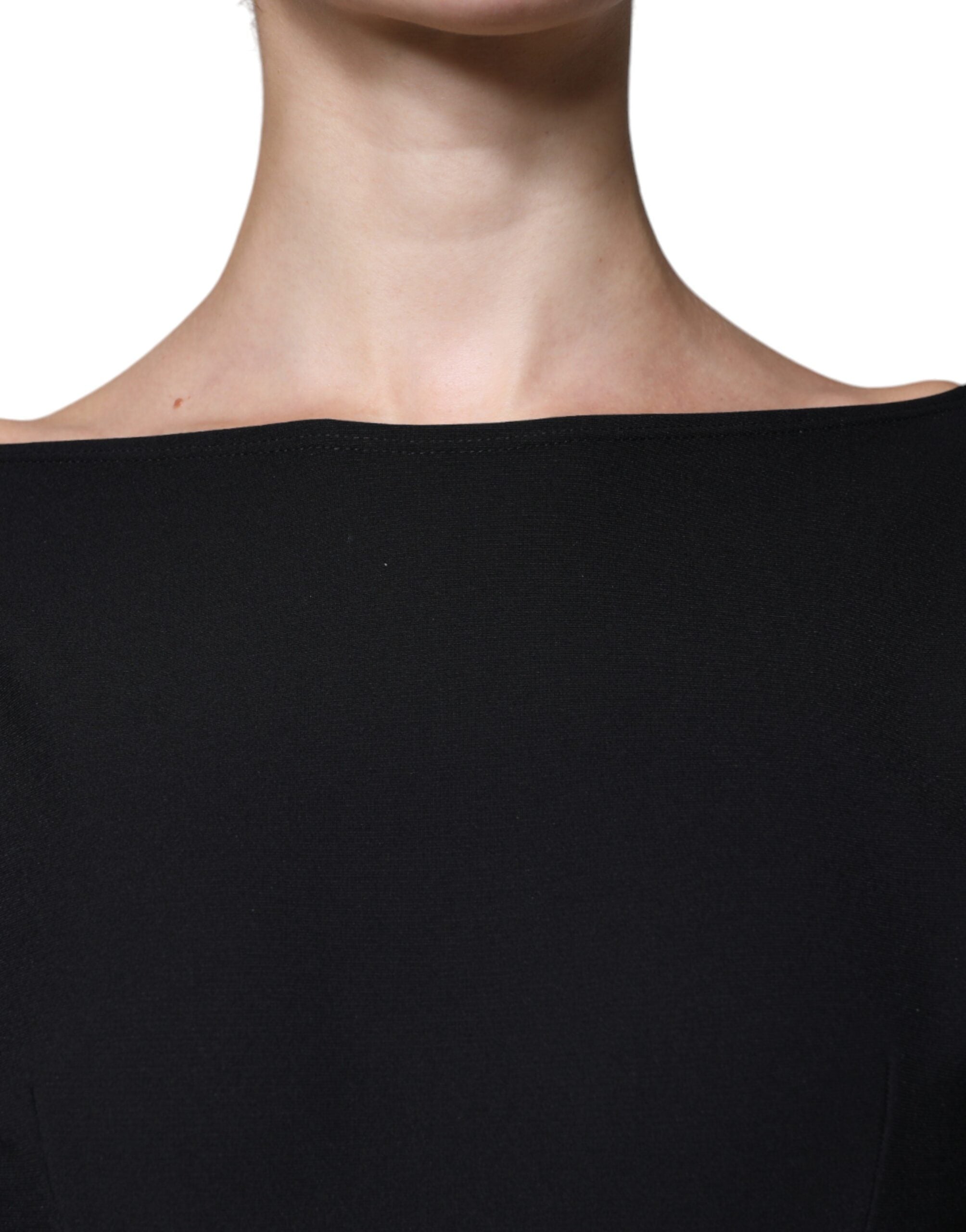 Zwarte viscose A-lijn mini-jurk met lange mouwen en uitgesneden details