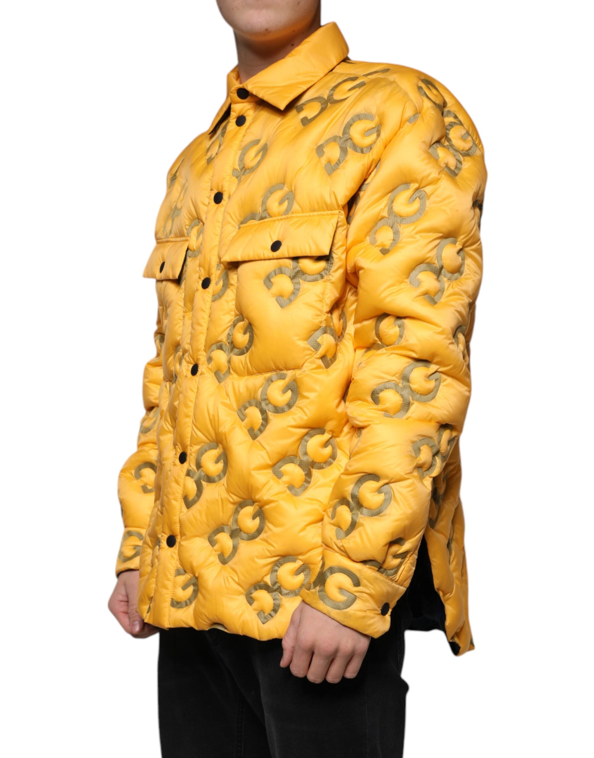 Geel gewatteerd blousonjack met logo en knopen