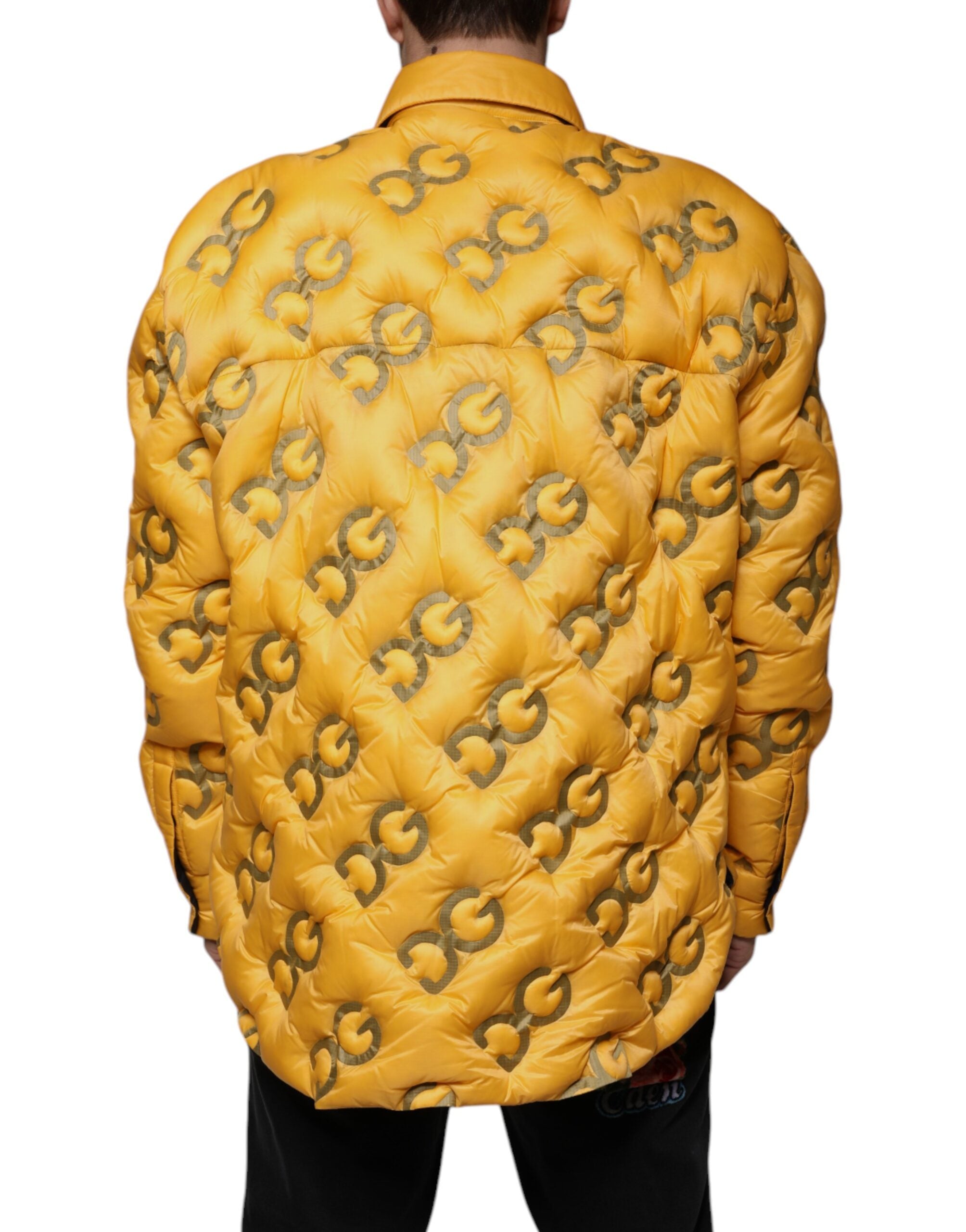 Geel gewatteerd blousonjack met logo en knopen
