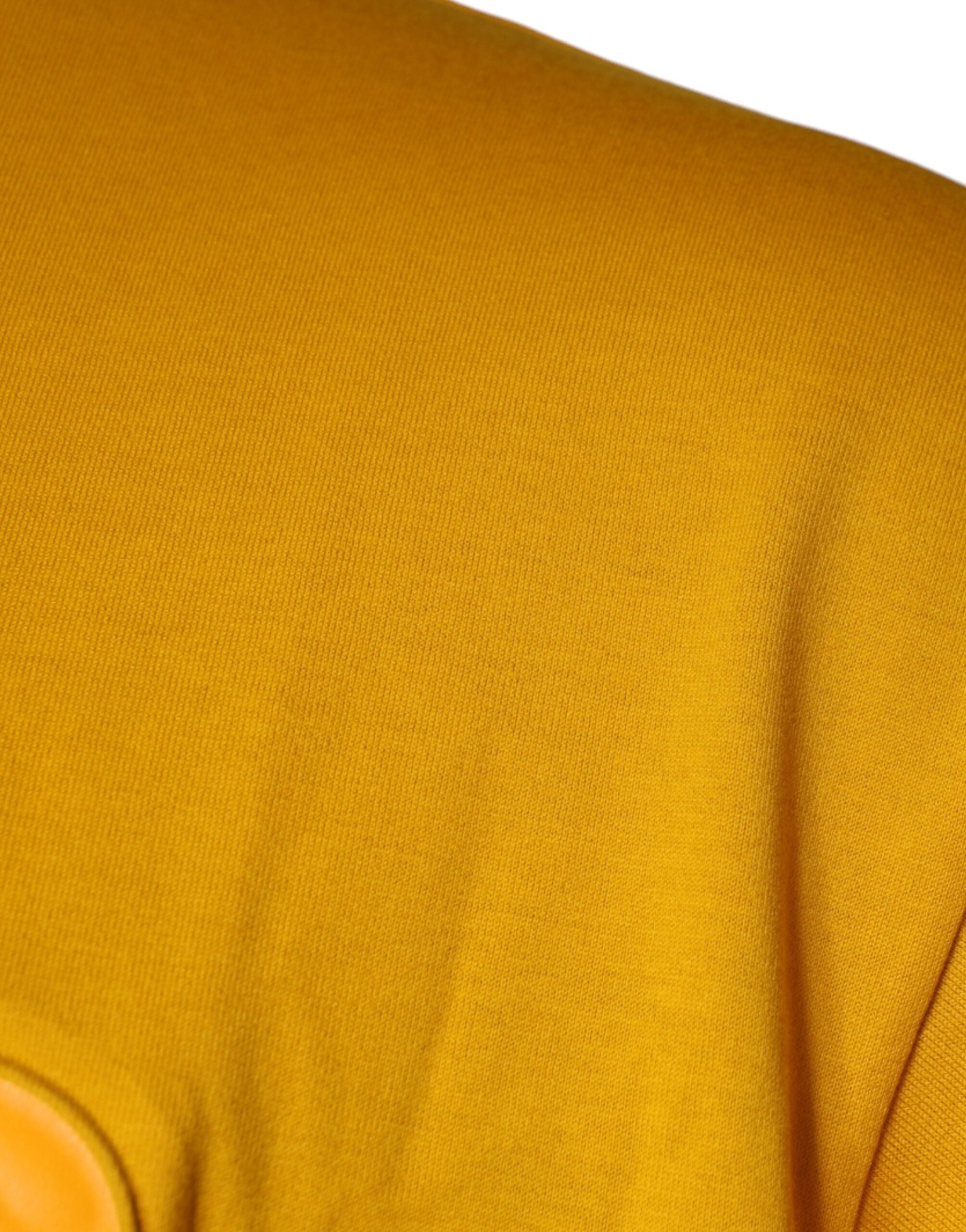 Mosterdkleurig T-shirt met ronde hals en reliëflogo