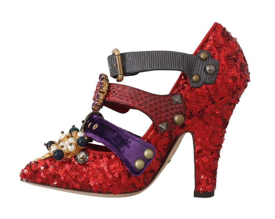 Rode schoenen met pailletten en kristallen studs