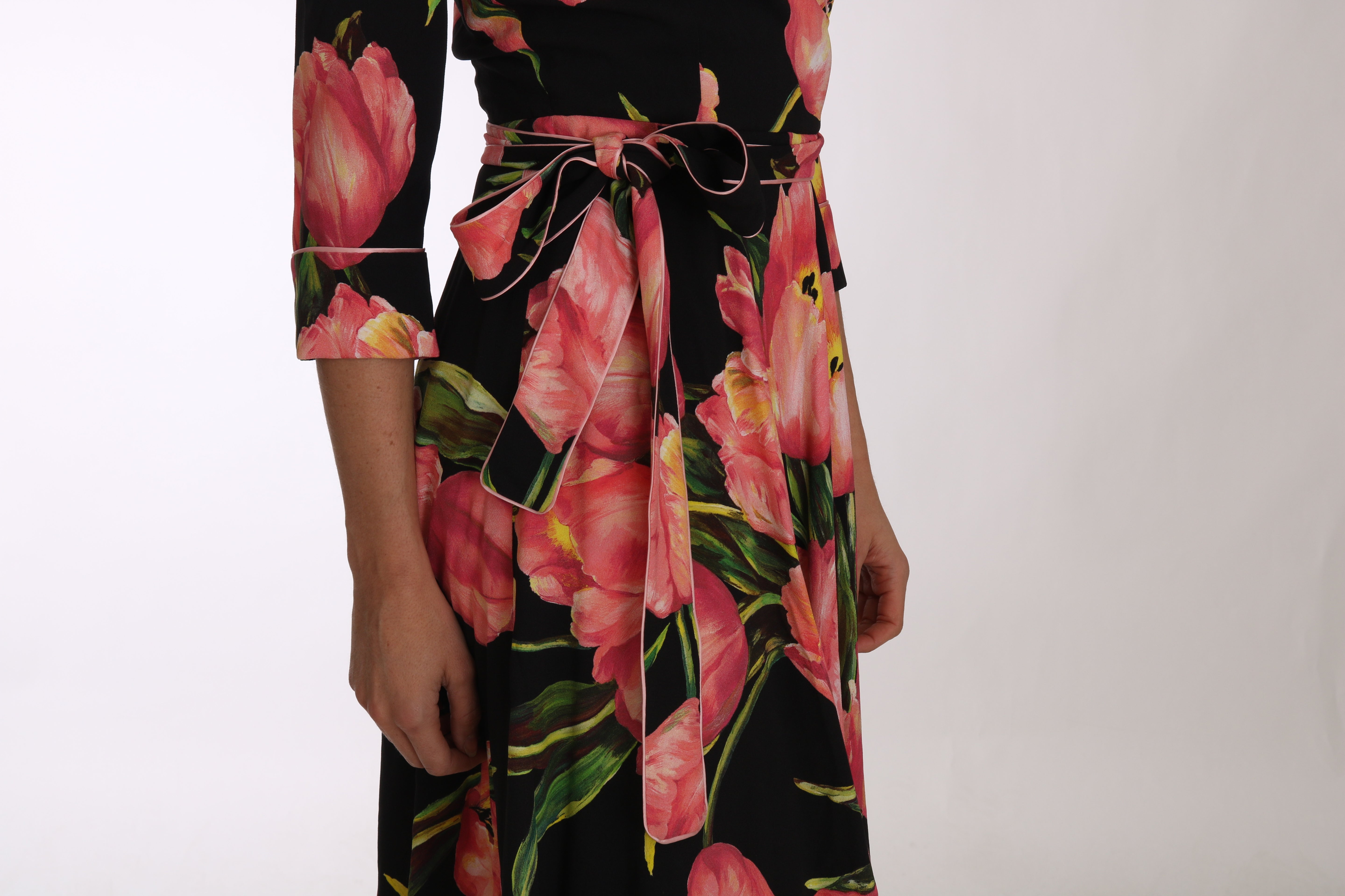 Zwarte roze tulpprint stretch shiftjurk