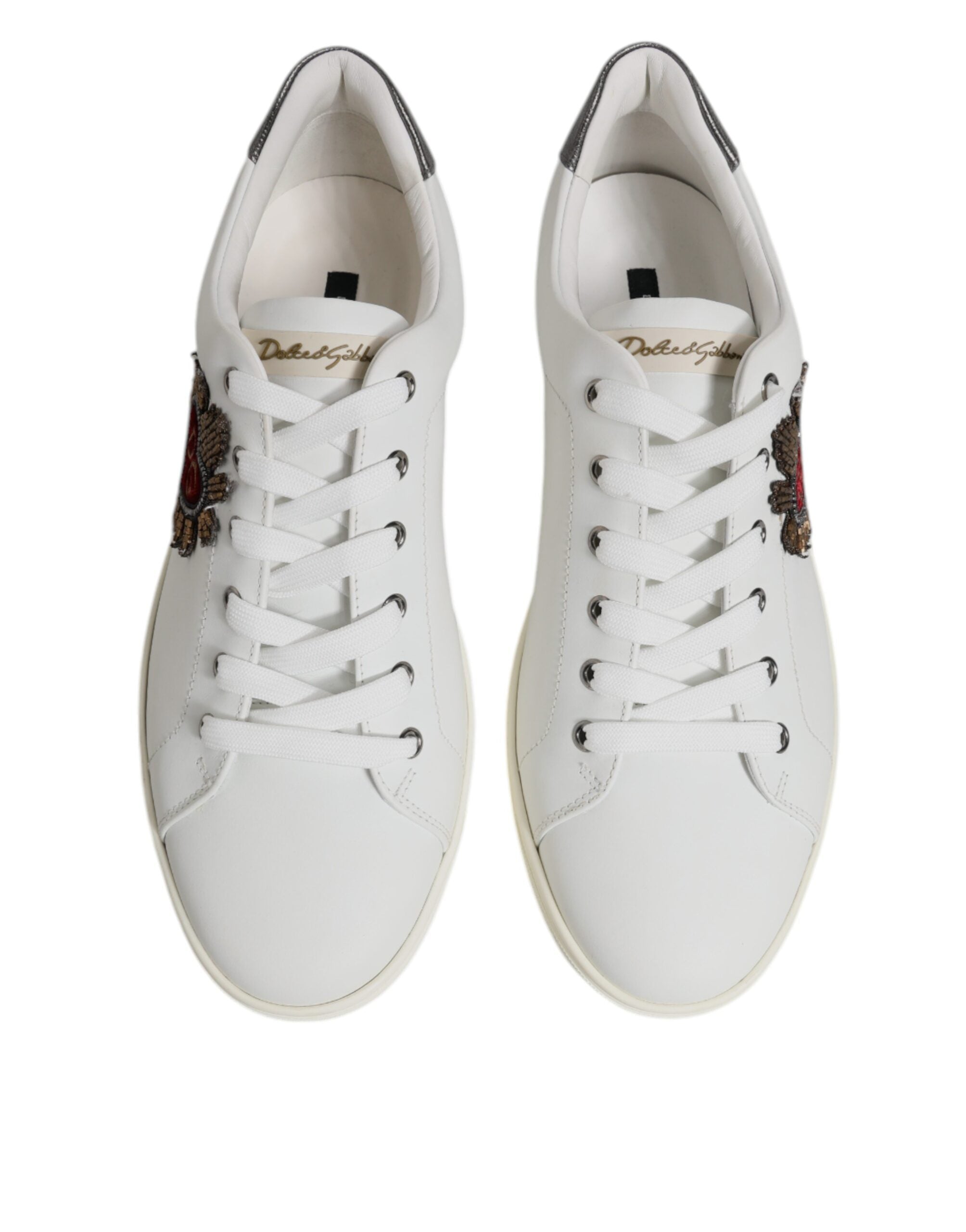 Witte leren sneakers met hartjesversiering