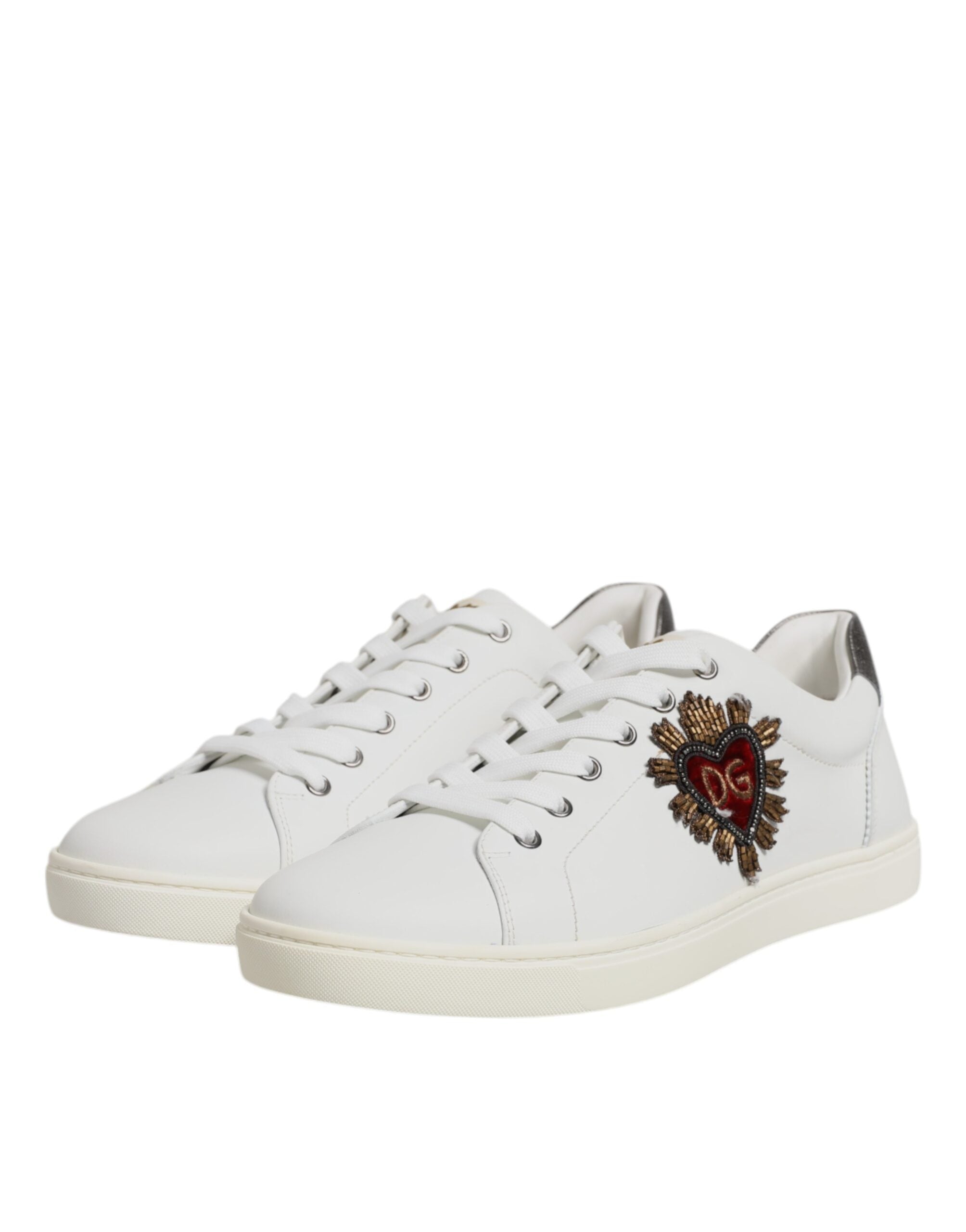 Witte leren sneakers met hartjesversiering