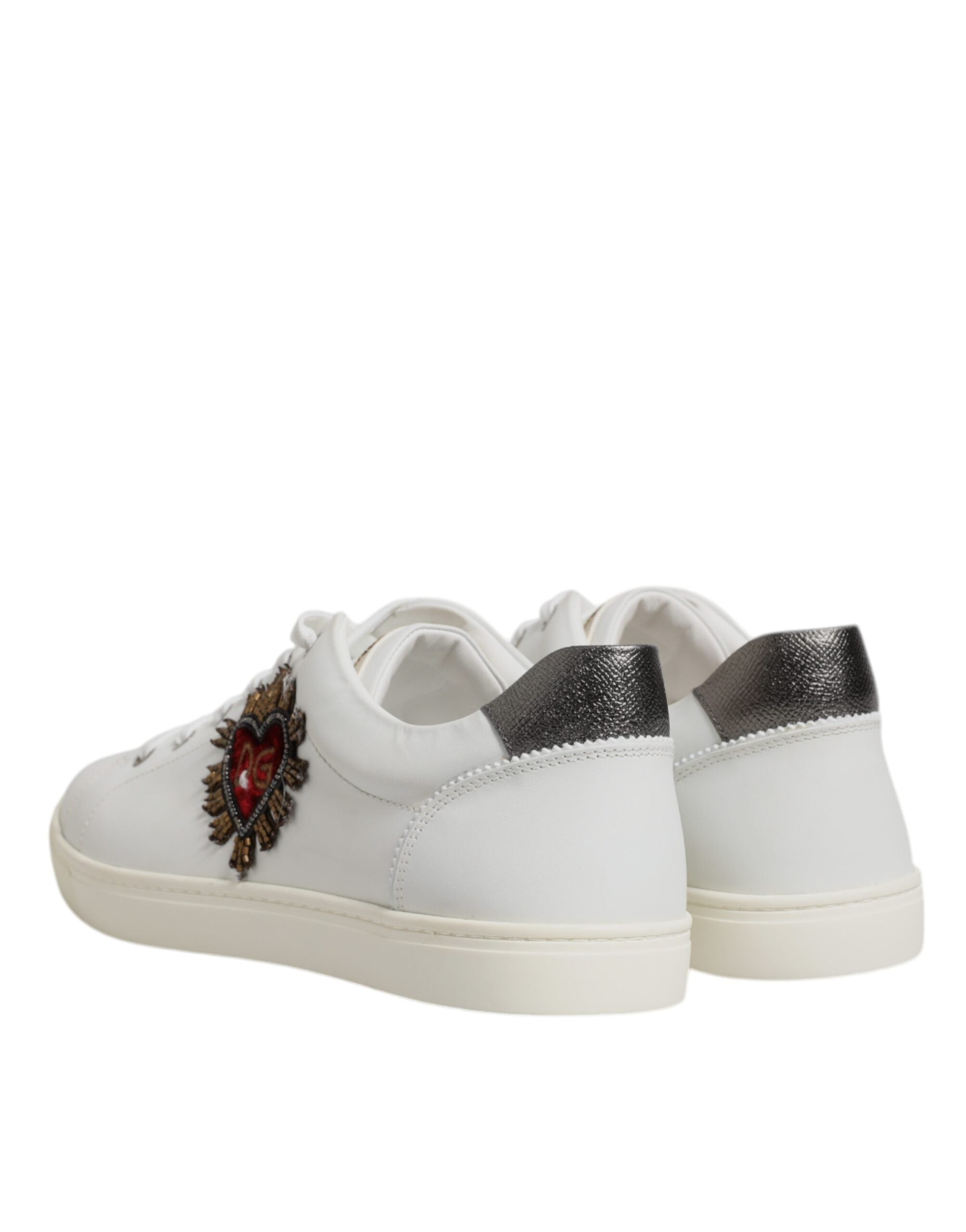 Witte leren sneakers met hartjesversiering