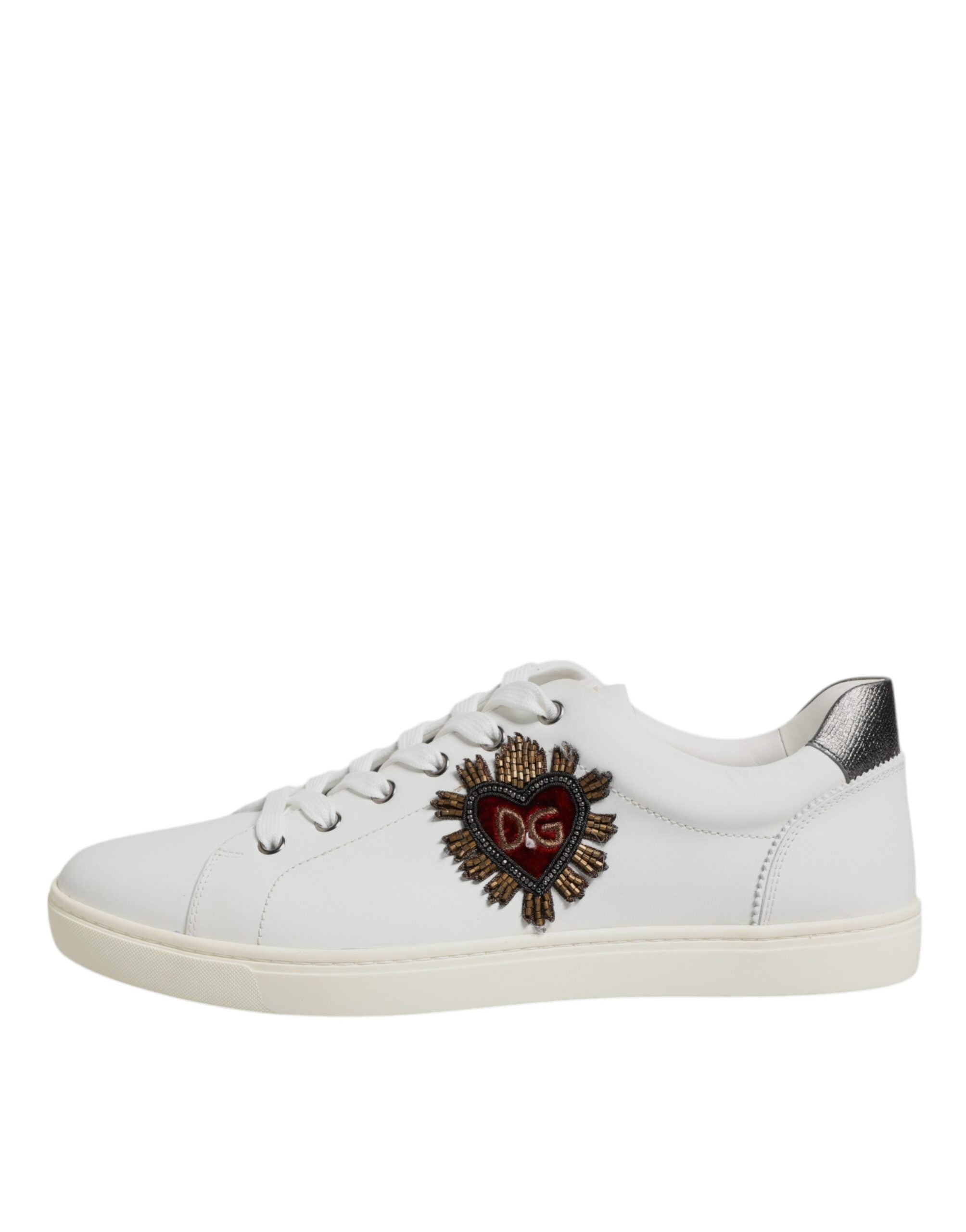 Witte leren sneakers met hartjesversiering