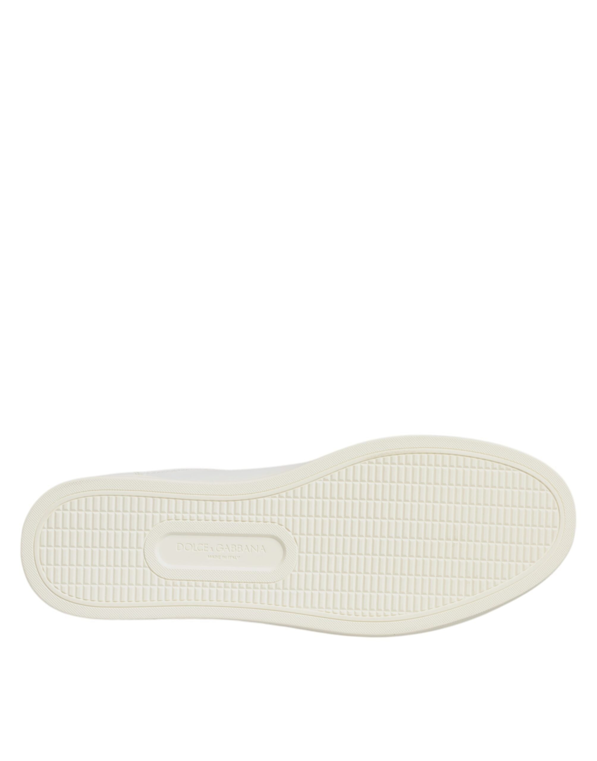 Witte leren sneakers met hartjesversiering